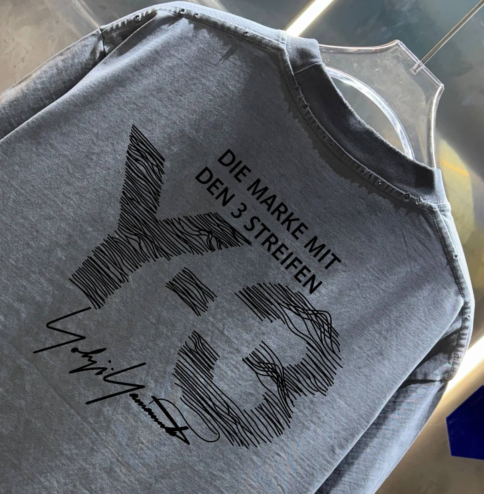 Y 3*Yamamoto*Yoji 2026 Spring and Summer New Arrival Simple signature letter printing technology Y-3 Washed and worn Round neck short-sleeved T-shirt Men and women Same Style Tag Collar label Washed mark Complete with three labels Color: Washed black Washed white Washed gray Brown Size: S M L XL XXL