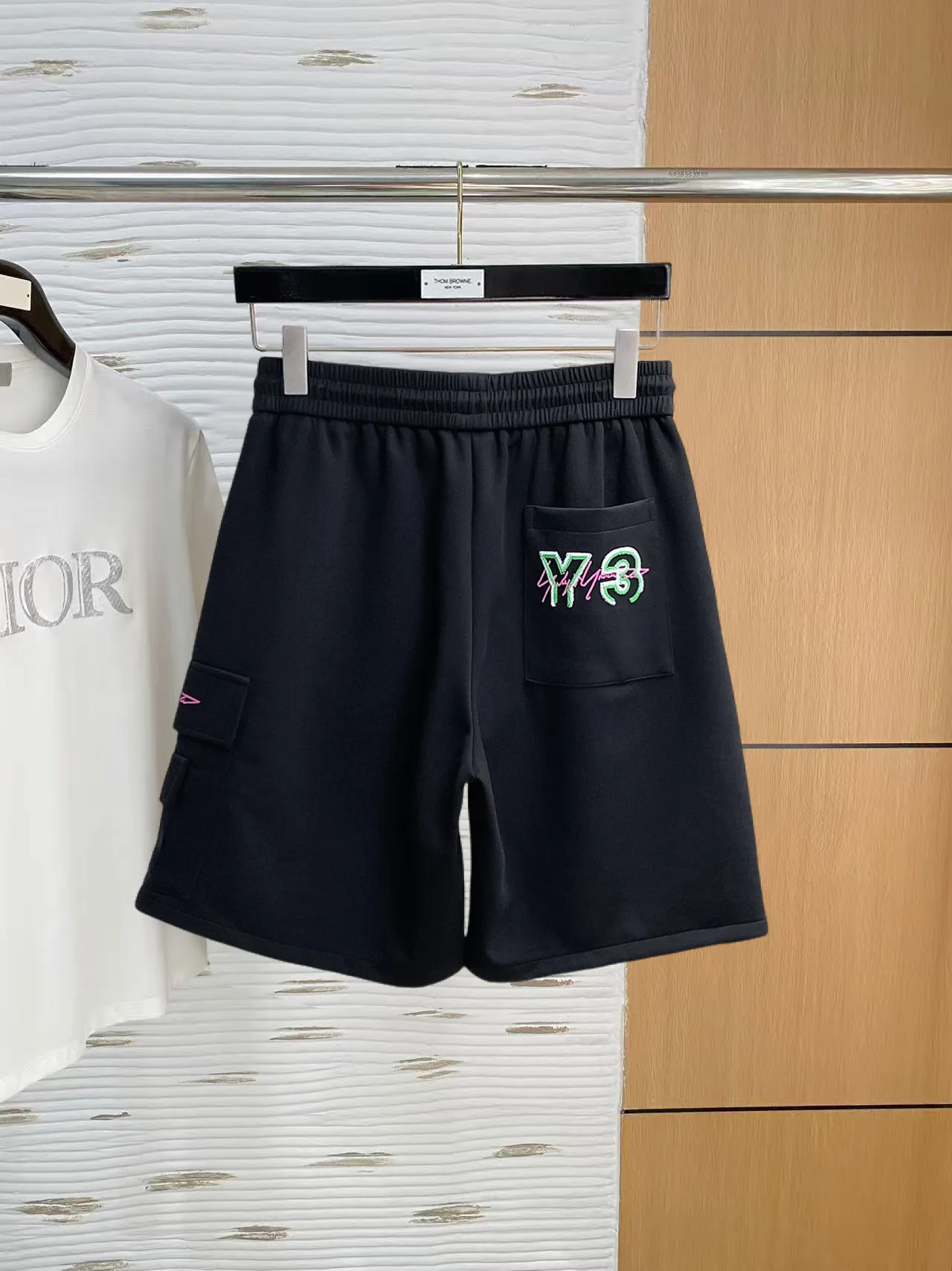 Y 3 Complete three standards 2026 summer New Arrival men's casual shorts, advanced custom-made Breathable fabric Breathable fabric with high elasticity and comfort, impeccable details, top-grade accessories, original logo design concept, delicate and soft feel! The upper body fit is awesome! Size: M-XXXL Please state your height and weight when ordering