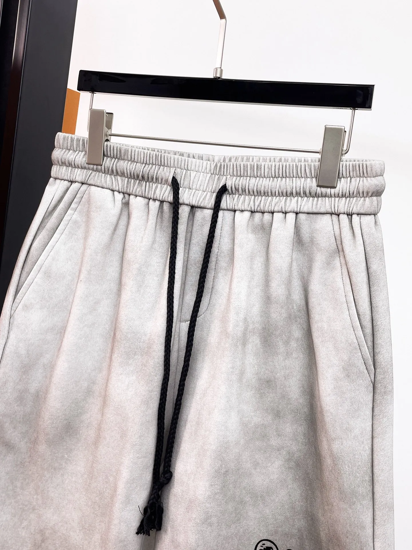 Y 3 Complete three standards 2026 summer New Arrival men's casual shorts, advanced custom-made Breathable fabric Breathable fabric with high elasticity and comfort, impeccable details, top-grade accessories, original logo design concept, delicate and soft feel! The upper body fit is awesome! Size: M-XXXL Please state your height and weight when ordering