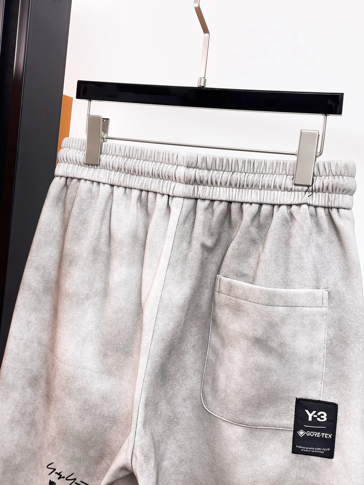 Y 3 Complete three standards 2026 summer New Arrival men's casual shorts, advanced custom-made Breathable fabric Breathable fabric with high elasticity and comfort, impeccable details, top-grade accessories, original logo design concept, delicate and soft feel! The upper body fit is awesome! Size: M-XXXL Please state your height and weight when ordering
