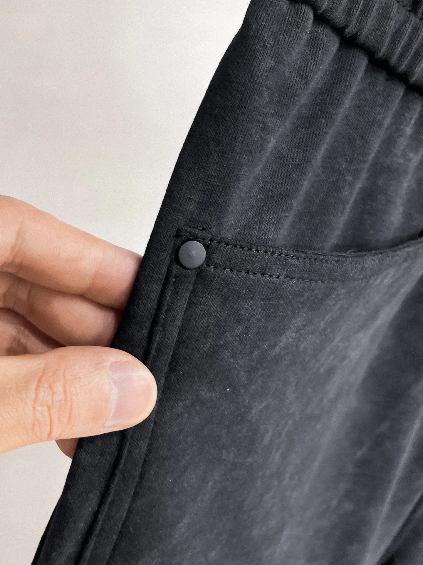 Y 3 🆕2026 spring New Arrival trousers and casual pants🎁 are on sale simultaneously on the official website. Brand Classic LOGO casual pants, customized fabrics, excellent comfort and strong touch. Highly recognisable, perfect appearance and craftsmanship. Size:M-3XL
