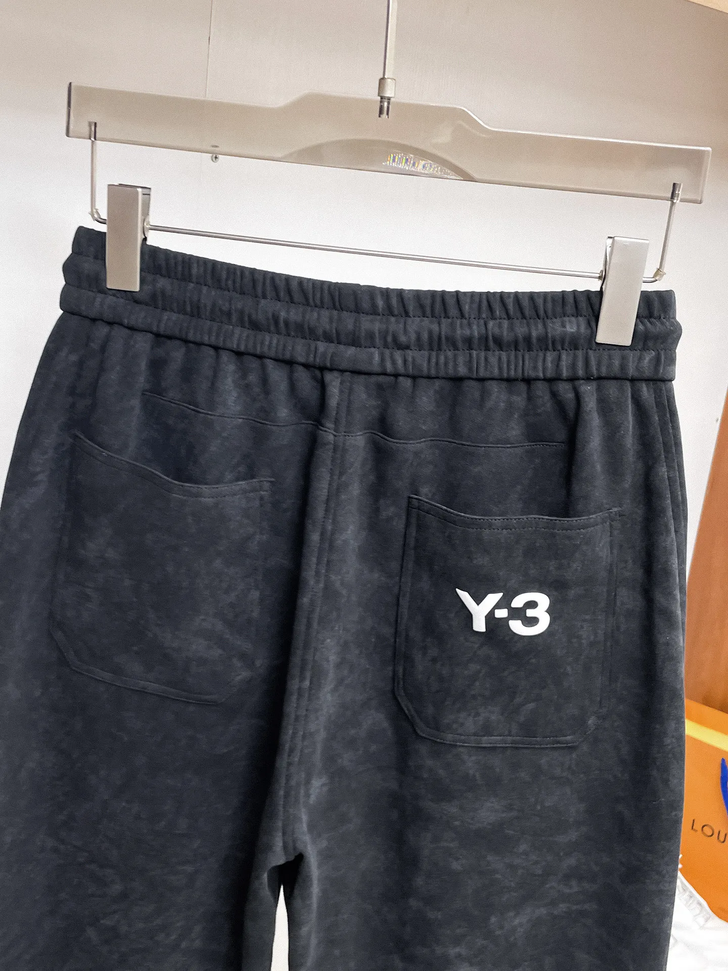 Y 3 🆕2026 spring New Arrival trousers and casual pants🎁 are on sale simultaneously on the official website. Brand Classic LOGO casual pants, customized fabrics, excellent comfort and strong touch. Highly recognisable, perfect appearance and craftsmanship. Size:M-3XL