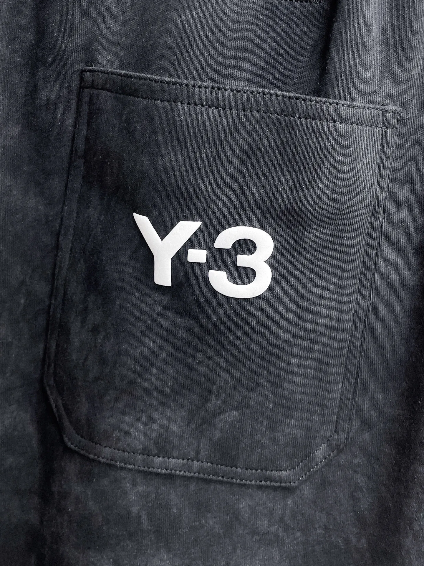 Y 3 🆕2026 spring New Arrival trousers and casual pants🎁 are on sale simultaneously on the official website. Brand Classic LOGO casual pants, customized fabrics, excellent comfort and strong touch. Highly recognisable, perfect appearance and craftsmanship. Size:M-3XL