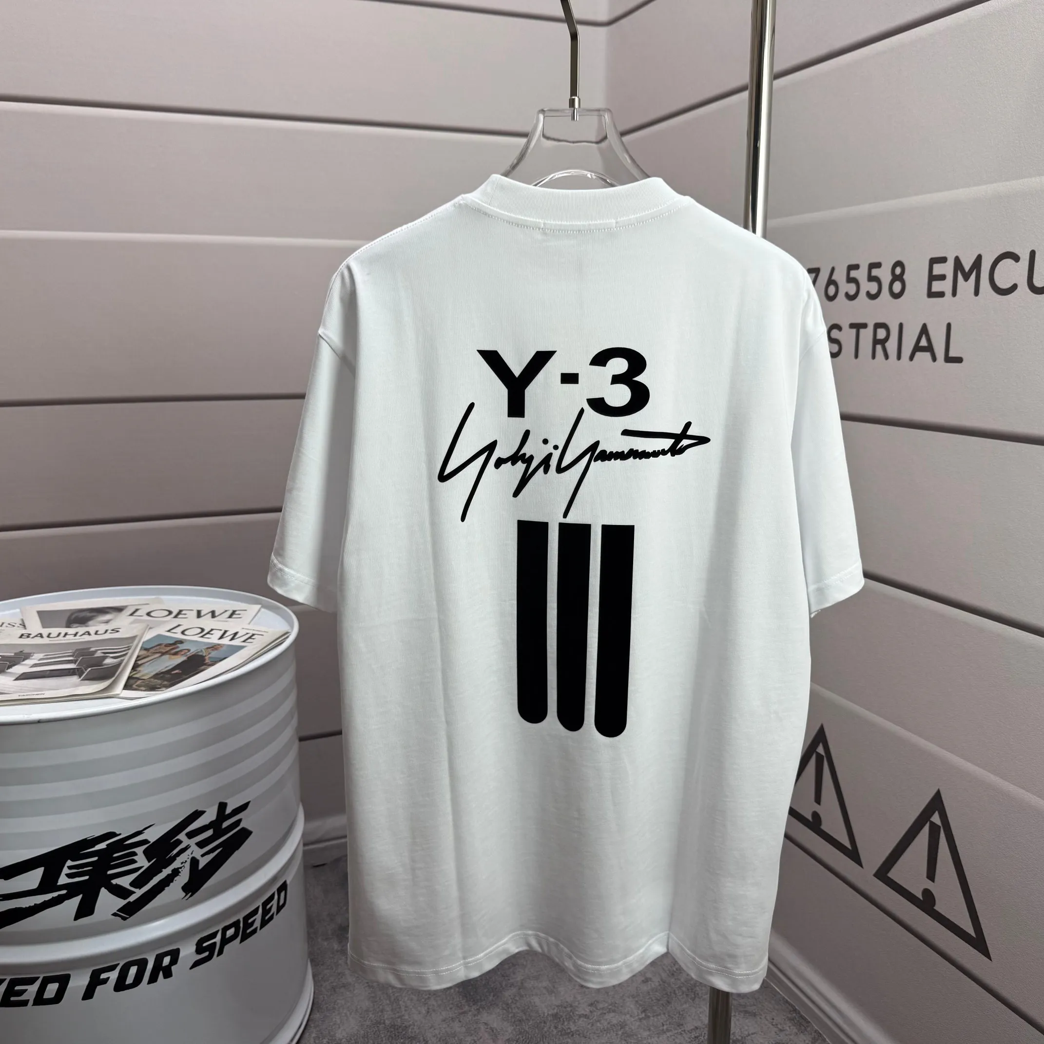 # 95 Y 3*Yamamoto*Yoji 2026 Spring and Summer New Arrival Simple signature letters three-dimensional flocking technology Y-3 Customized double yarn plain cotton fabric Short-sleeved T-shirt Men and women Same Style Color: Black White Angora Red Size: S (90-130 pounds) M (120-150 pounds) L (140-165 pounds) XL (160-180 pounds) XXL (180 pounds)