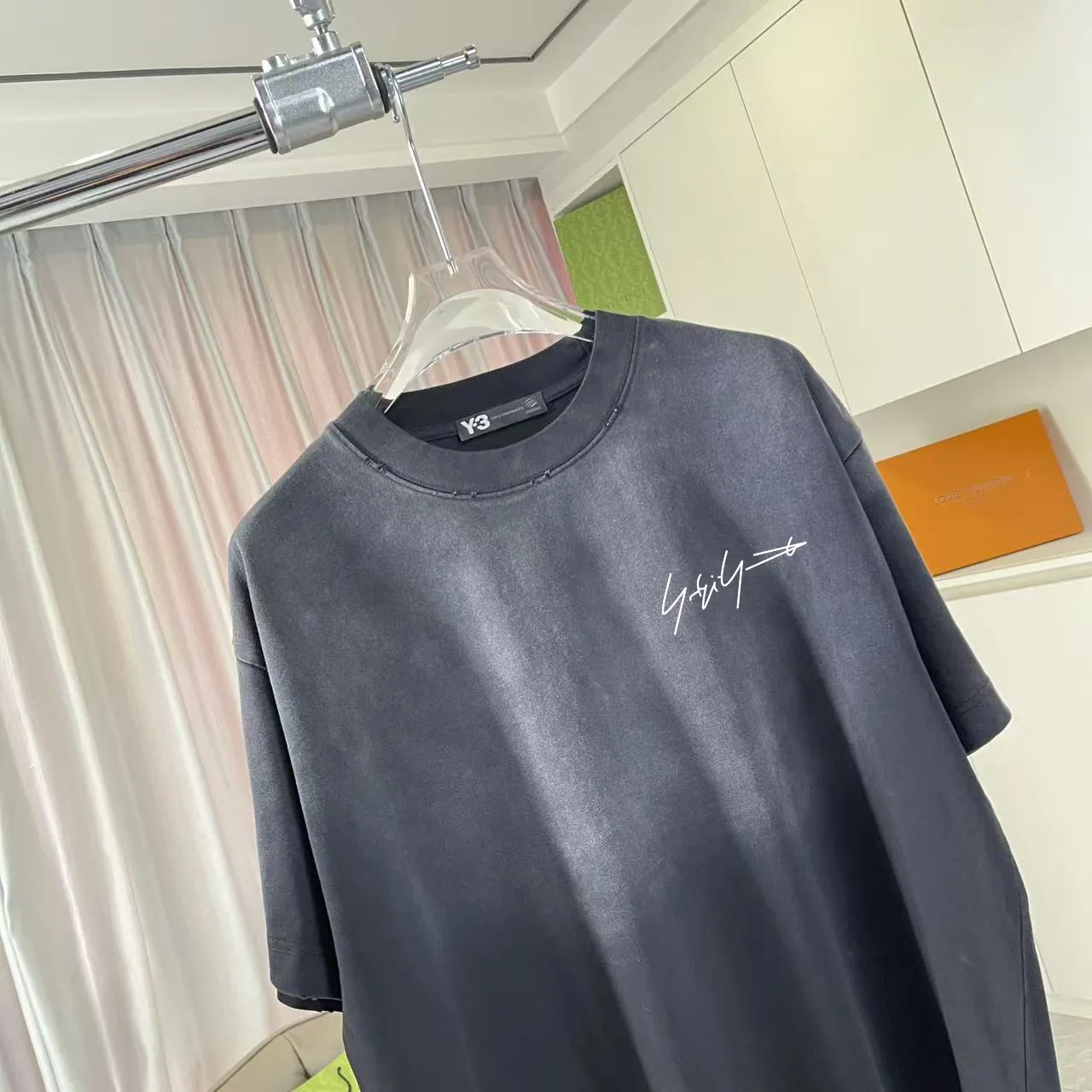 Y-3 2025 Summer New Arrival Washed gradient old and worn Personalized letter logo printing Short-sleeved T-shirt Customized fabric g Men and women Same Style Size: S M L XL XXL Five sizes Color: Black Gray Gradient black Gradient red