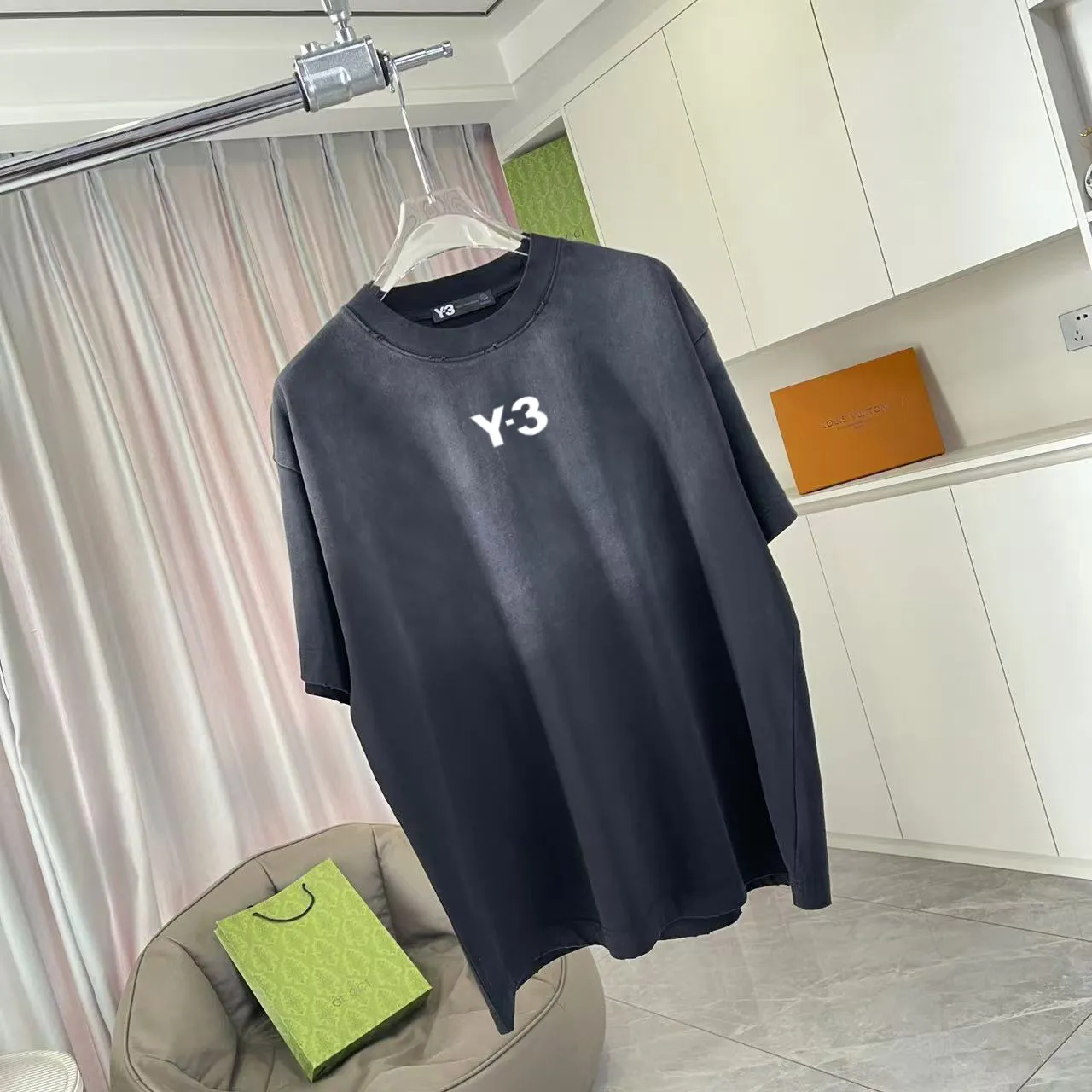 Y-3 2025 Spring and Summer New Arrival Washed Gradient Distressed Personalized Letter Logo Print Short Sleeve T-shirt Customized Fabric g Men and Women Same Style Size: S M L XL XXL Five Codes Color: Black Gray Gradient Black Gradient Red