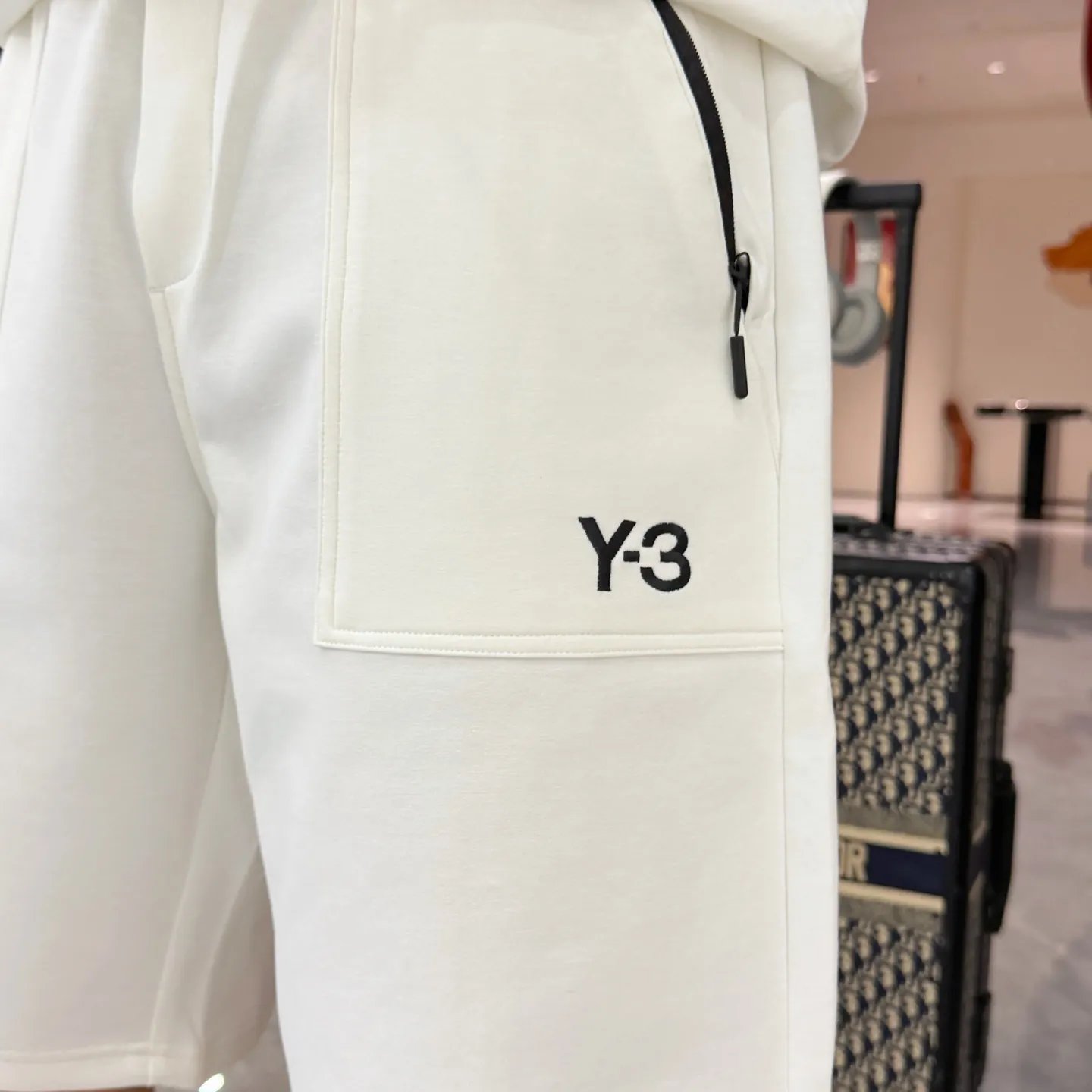 Y 3 Complete three standards 2026 summer New Arrival men's casual shorts, advanced custom-made Breathable fabric Breathable fabric with high elasticity and comfort, impeccable details, top-grade accessories, original logo design concept, delicate and soft feel! The upper body fit is awesome! Size: M-XXXL Please state your height and weight when ordering