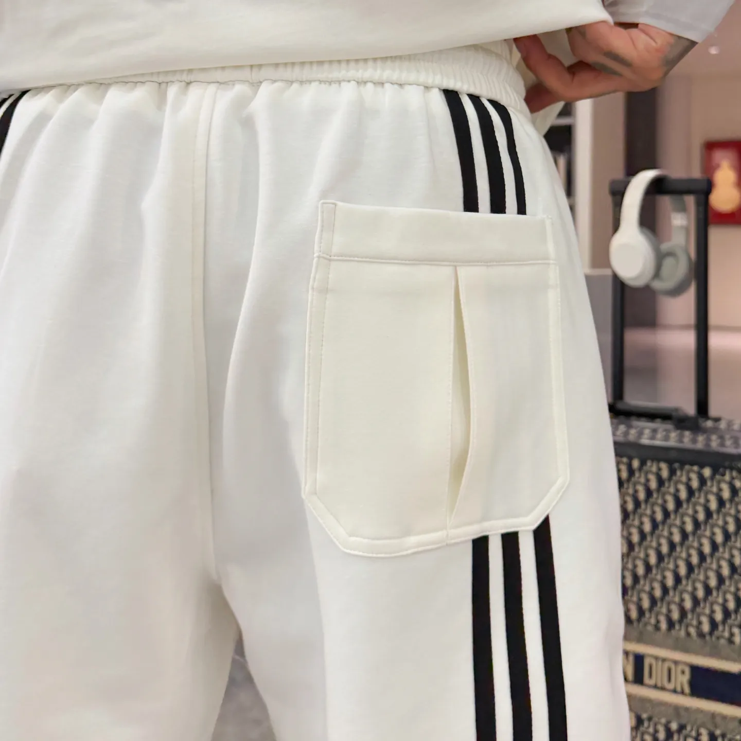 Y 3 Complete three standards 2026 summer New Arrival men's casual shorts, advanced custom-made Breathable fabric Breathable fabric with high elasticity and comfort, impeccable details, top-grade accessories, original logo design concept, delicate and soft feel! The upper body fit is awesome! Size: M-XXXL Please state your height and weight when ordering