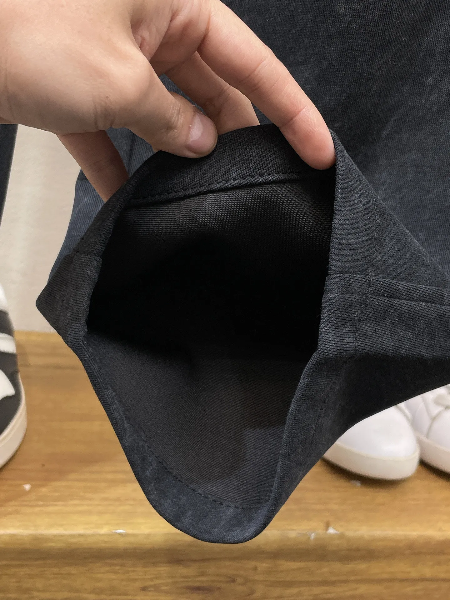 Y 3 🆕2026 Autumn and Winter New Arrival trousers and casual pants🎁 are on sale simultaneously on the official website. Brand Classic LOGO casual pants, customized fabrics, excellent comfort and strong touch. Highly recognisable, perfect appearance and craftsmanship. Size:M-3XL