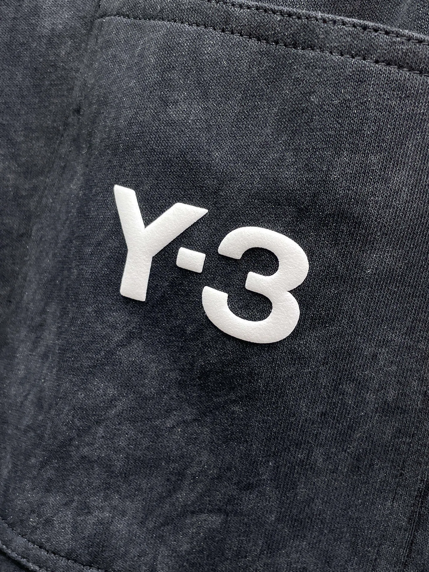 Y 3 🆕2026 Autumn and Winter New Arrival trousers and casual pants🎁 are on sale simultaneously on the official website. Brand Classic LOGO casual pants, customized fabrics, excellent comfort and strong touch. Highly recognisable, perfect appearance and craftsmanship. Size:M-3XL