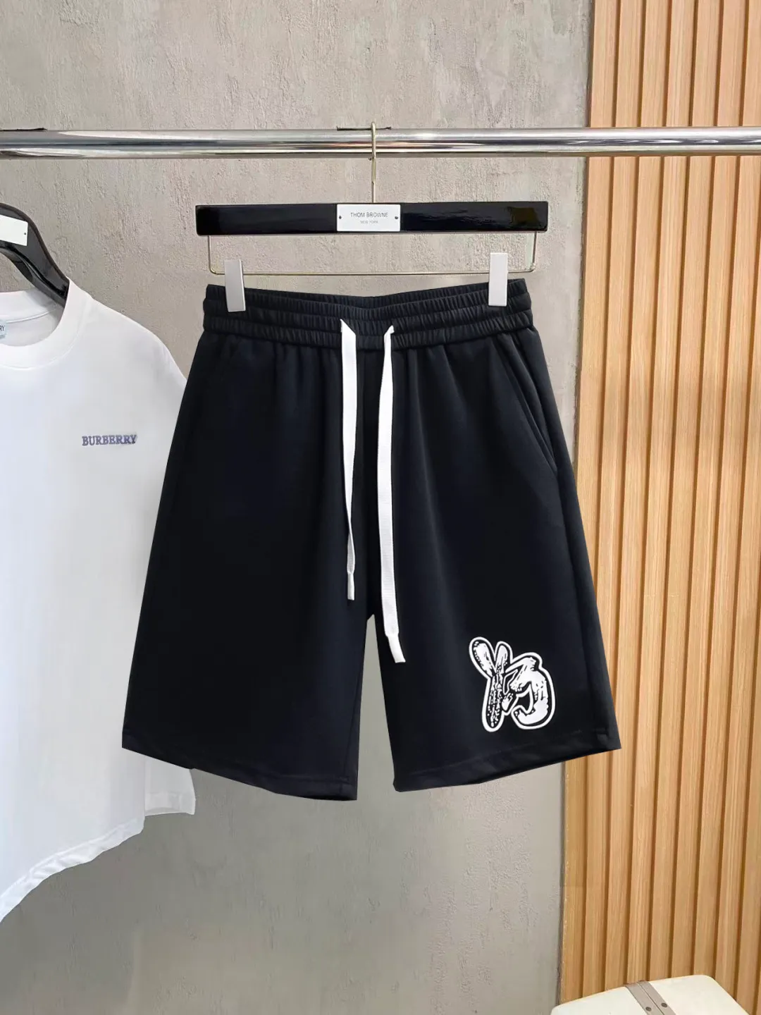 Y 3 Complete three standards 2026 summer New Arrival men's casual shorts, advanced custom-made Breathable fabric Breathable fabric with high elasticity and comfort, impeccable details, top-grade accessories, original logo design concept, delicate and soft feel! The upper body fit is awesome! Size: M-XXXL Please state your height and weight when ordering