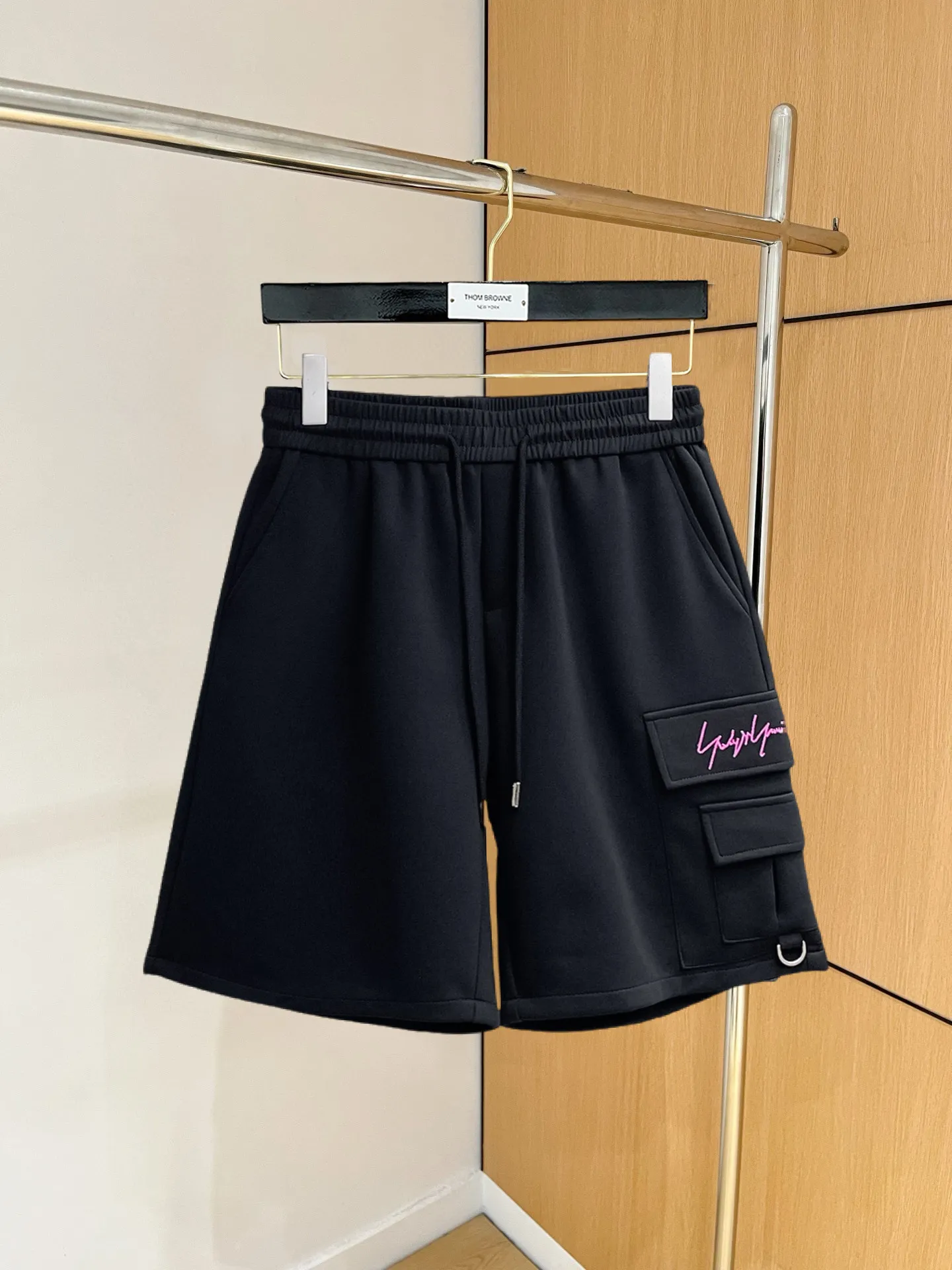 Y 3 Complete three standards 2026 summer New Arrival men's casual shorts, advanced custom-made Breathable fabric Breathable fabric with high elasticity and comfort, impeccable details, top-grade accessories, original logo design concept, delicate and soft feel! The upper body fit is awesome! Size: M-XXXL Please state your height and weight when ordering
