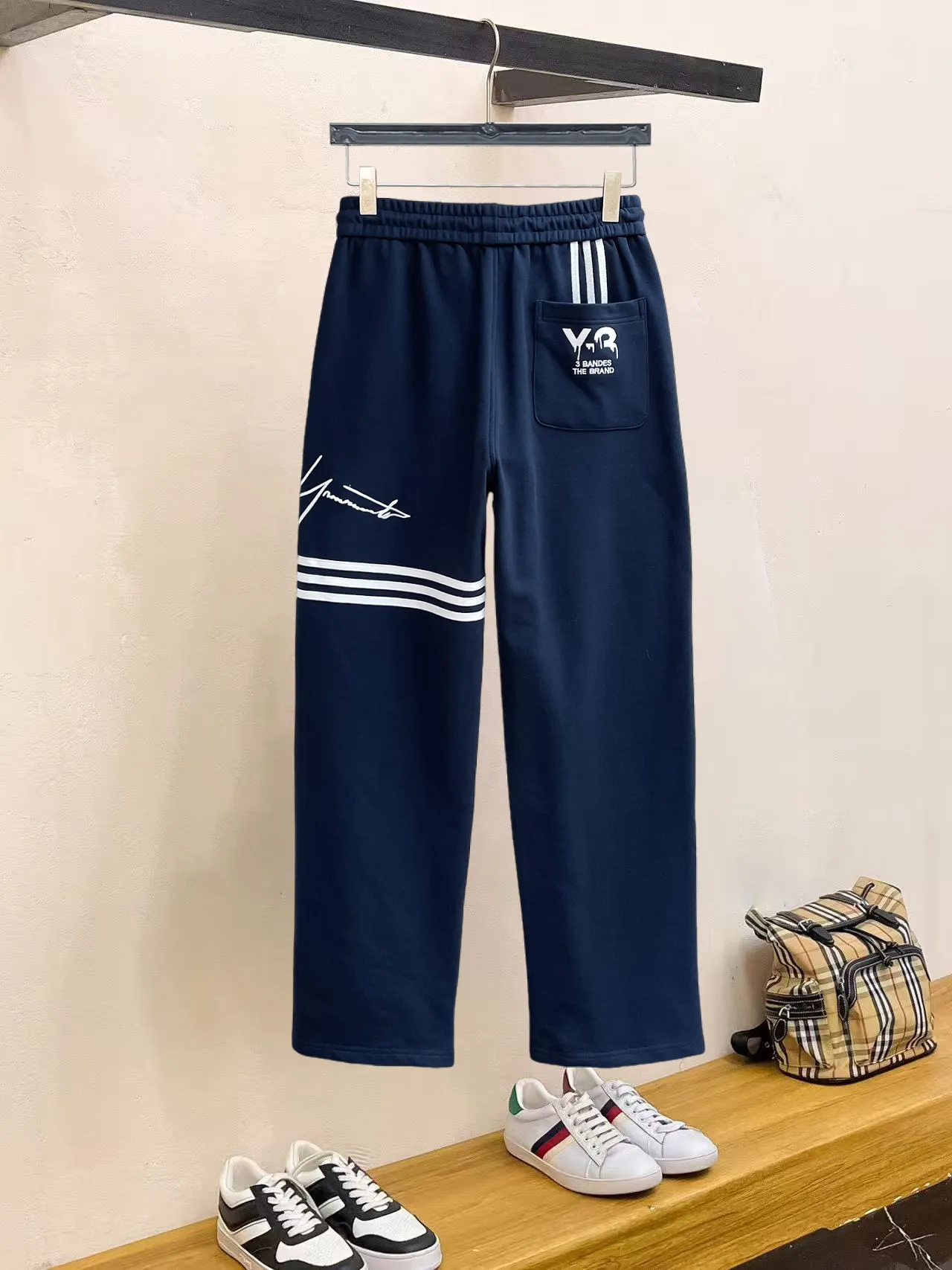 Y 3 [Higher version] The latest products for autumn and winter 2026, available at the counter simultaneously, original goods, fashionable casual trousers and casual pants, using imported original fabrics, top-grade embroidery 🪡 craft letter pattern logo, original hardware accessories decoration, simple yet fashionable, fashionable and handsome upper body, Sizes: M-3XL