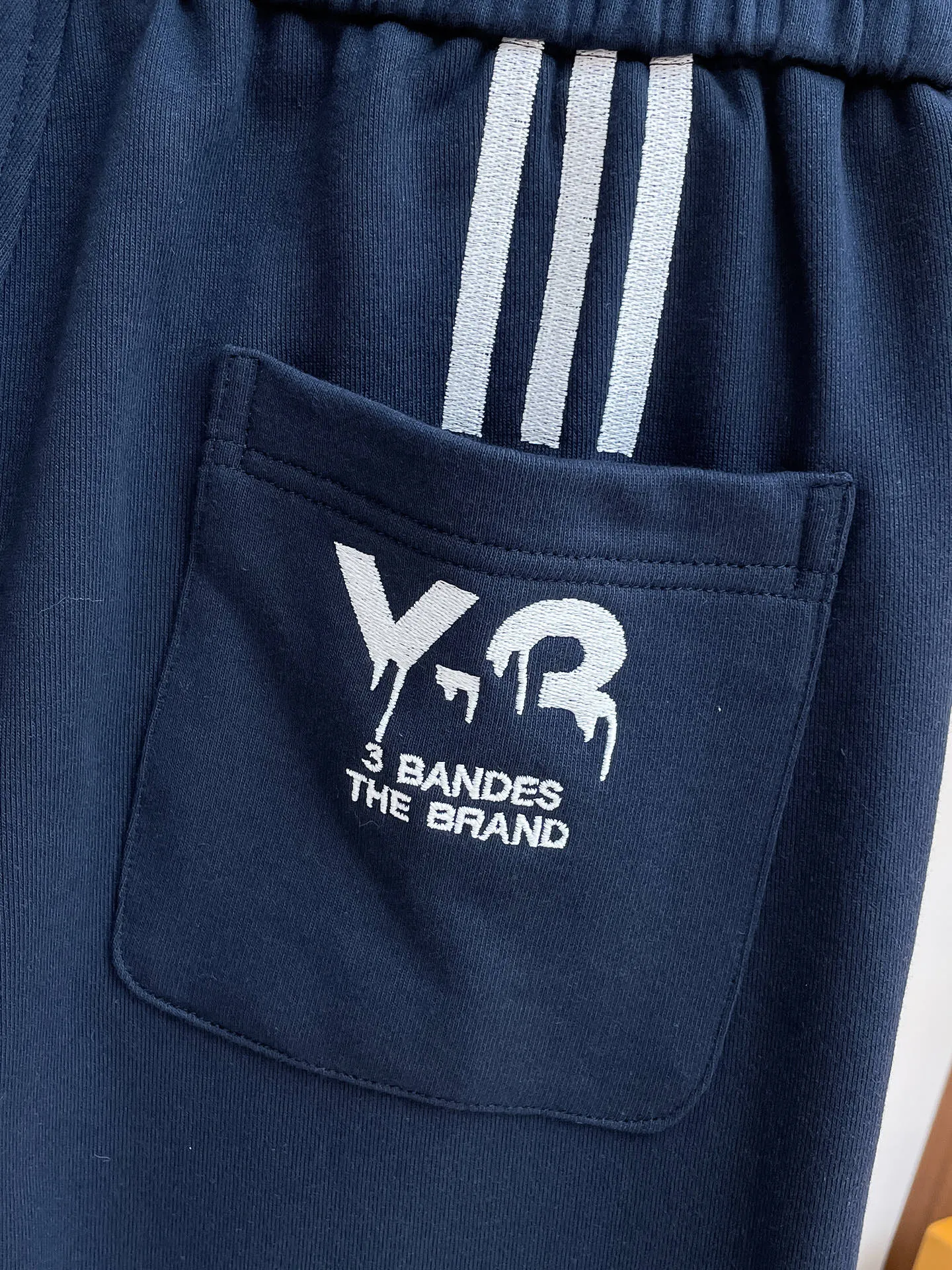 Y 3 [Higher version] The latest products for autumn and winter 2026, available at the counter simultaneously, original goods, fashionable casual trousers and casual pants, using imported original fabrics, top-grade embroidery 🪡 craft letter pattern logo, original hardware accessories decoration, simple yet fashionable, fashionable and handsome upper body, Sizes: M-3XL