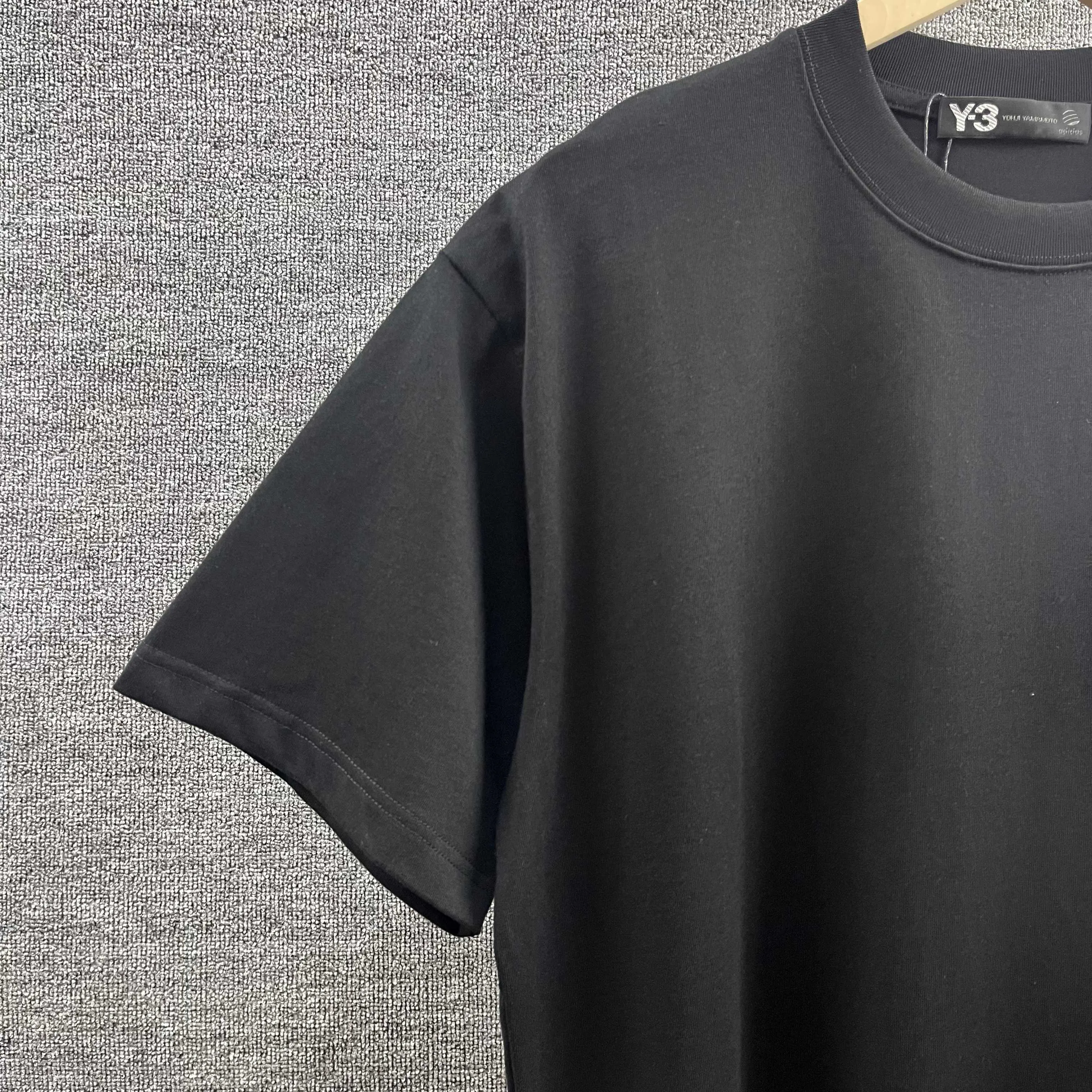 Y 3* * *yoji 2026 spring and summer New Arrival Classic signature letter flocking logo technology Y-3 signature model Double yarn custom plain cotton fabric Short-sleeved T-shirt Men and women Same Style Color: Black White Wine Red Size: S (90-130 pounds) M (120-150 pounds) L (140-165 pounds) XL (160-180 pounds) XXL (180 pounds)