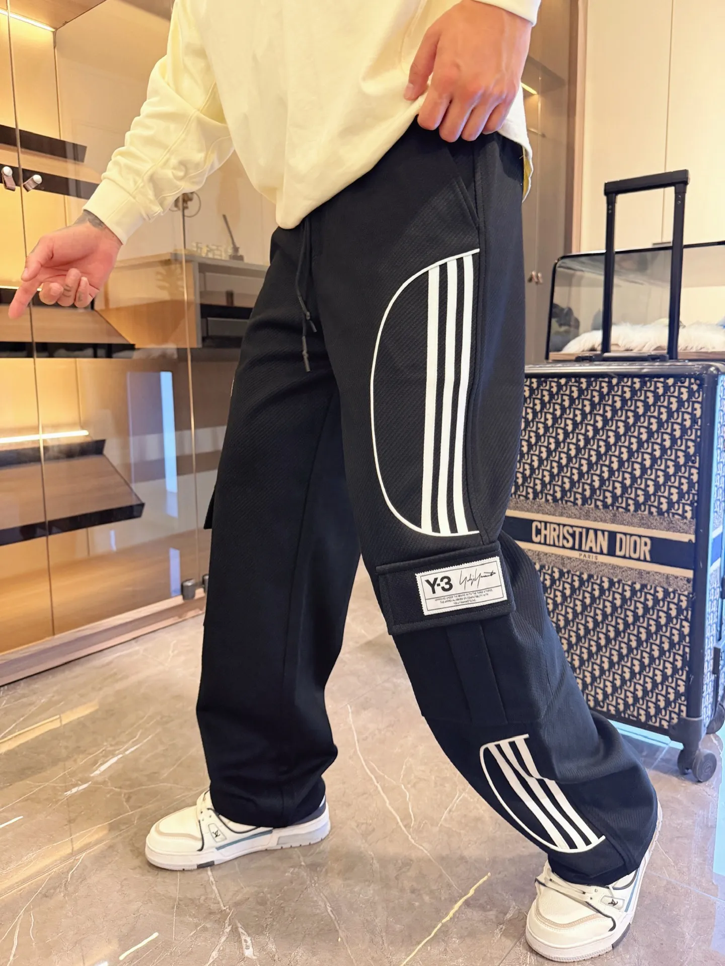 Y 3 [Higher version] The latest products for autumn and winter 2026, available at the counter simultaneously, original goods, fashionable casual trousers and casual pants, using imported original fabrics, top-grade embroidery 🪡 craft letter pattern logo, original hardware accessories decoration, simple yet fashionable, fashionable and handsome upper body, Sizes: M-3XL