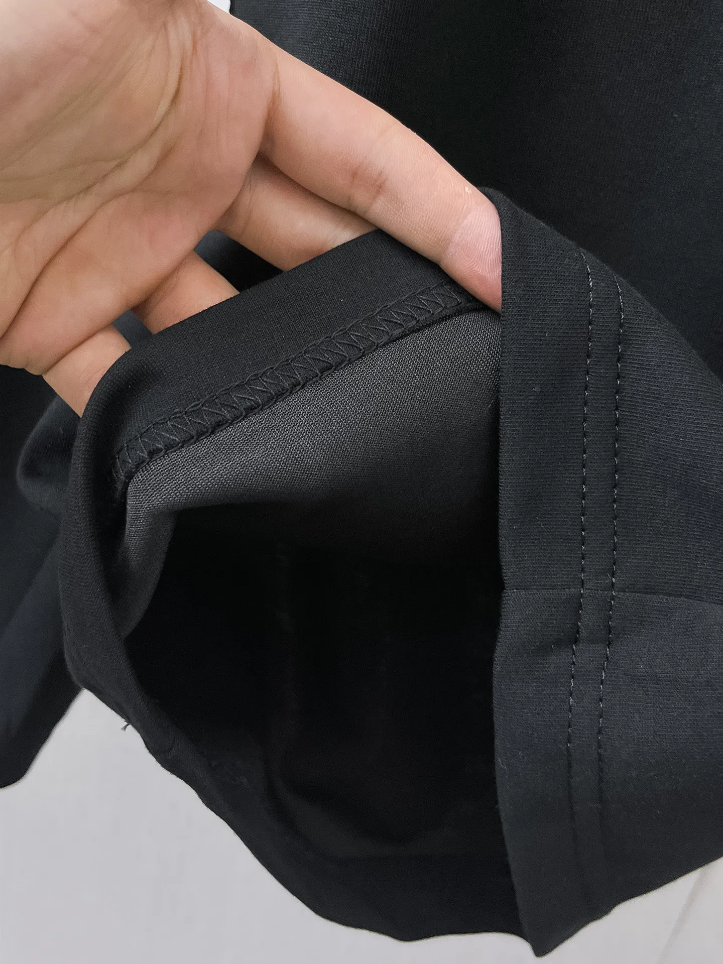Y 3 Complete three standards 2026 summer New Arrival men's casual shorts, advanced custom-made Breathable fabric Breathable fabric with high elasticity and comfort, impeccable details, top-grade accessories, original logo design concept, delicate and soft feel! The upper body fit is awesome! Size: M-XXXL Please state your height and weight when ordering