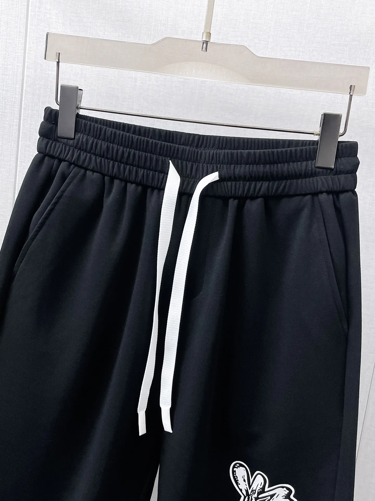 Y 3 Complete three standards 2026 summer New Arrival men's casual shorts, advanced custom-made Breathable fabric Breathable fabric with high elasticity and comfort, impeccable details, top-grade accessories, original logo design concept, delicate and soft feel! The upper body fit is awesome! Size: M-XXXL Please state your height and weight when ordering