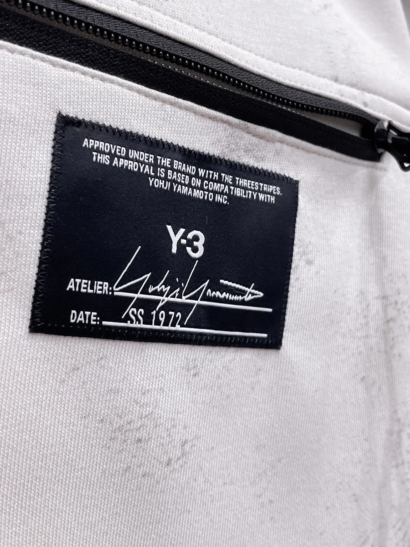 Y 3 Complete three standards 2026 summer New Arrival men's casual shorts, advanced custom-made Breathable fabric Breathable fabric with high elasticity and comfort, impeccable details, top-grade accessories, original logo design concept, delicate and soft feel! The upper body fit is awesome! Size: M-XXXL Please state your height and weight when ordering