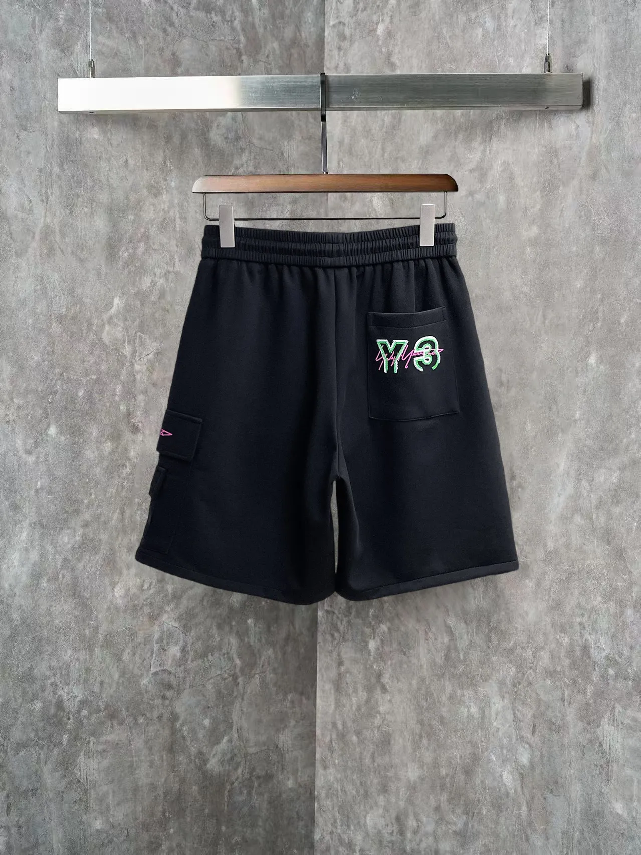 Y 3 Complete three standards 2026 summer New Arrival men's casual shorts, advanced custom-made Breathable fabric Breathable fabric with high elasticity and comfort, impeccable details, top-grade accessories, original logo design concept, delicate and soft feel! The upper body fit is awesome! Size: M-XXXL Please state your height and weight when ordering
