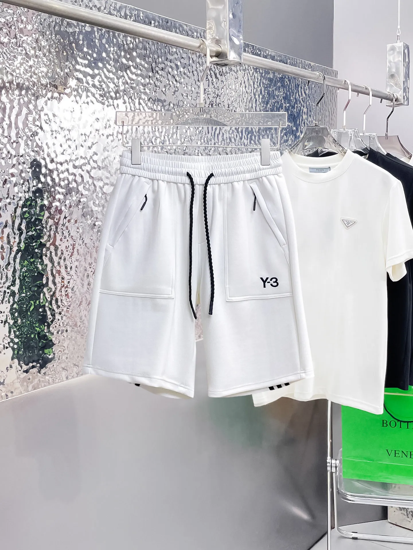 Y 3 Complete three standards 2026 summer New Arrival men's casual shorts, advanced custom-made Breathable fabric Breathable fabric with high elasticity and comfort, impeccable details, top-grade accessories, original logo design concept, delicate and soft feel! The upper body fit is awesome! Size: M-XXXL Please state your height and weight when ordering