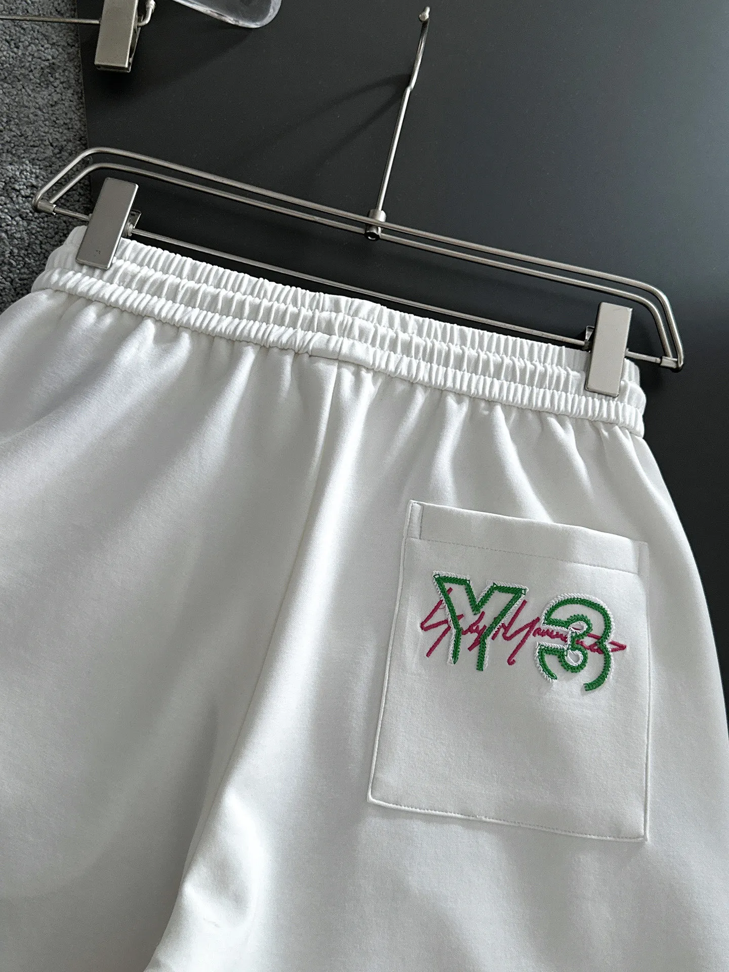 Y 3 Complete three standards 2026 summer New Arrival men's casual shorts, advanced custom-made Breathable fabric Breathable fabric with high elasticity and comfort, impeccable details, top-grade accessories, original logo design concept, delicate and soft feel! The upper body fit is awesome! Size: M-XXXL Please state your height and weight when ordering