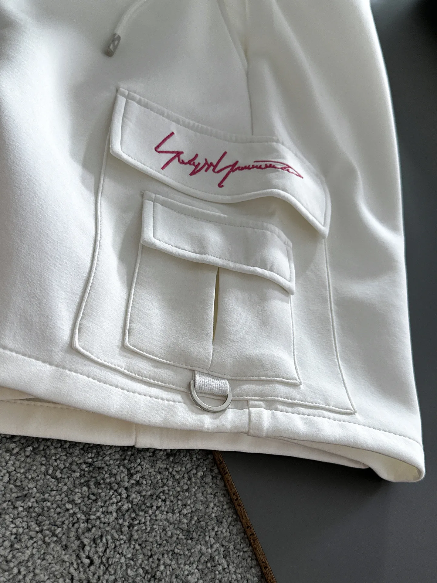 Y 3 Complete three standards 2026 summer New Arrival men's casual shorts, advanced custom-made Breathable fabric Breathable fabric with high elasticity and comfort, impeccable details, top-grade accessories, original logo design concept, delicate and soft feel! The upper body fit is awesome! Size: M-XXXL Please state your height and weight when ordering