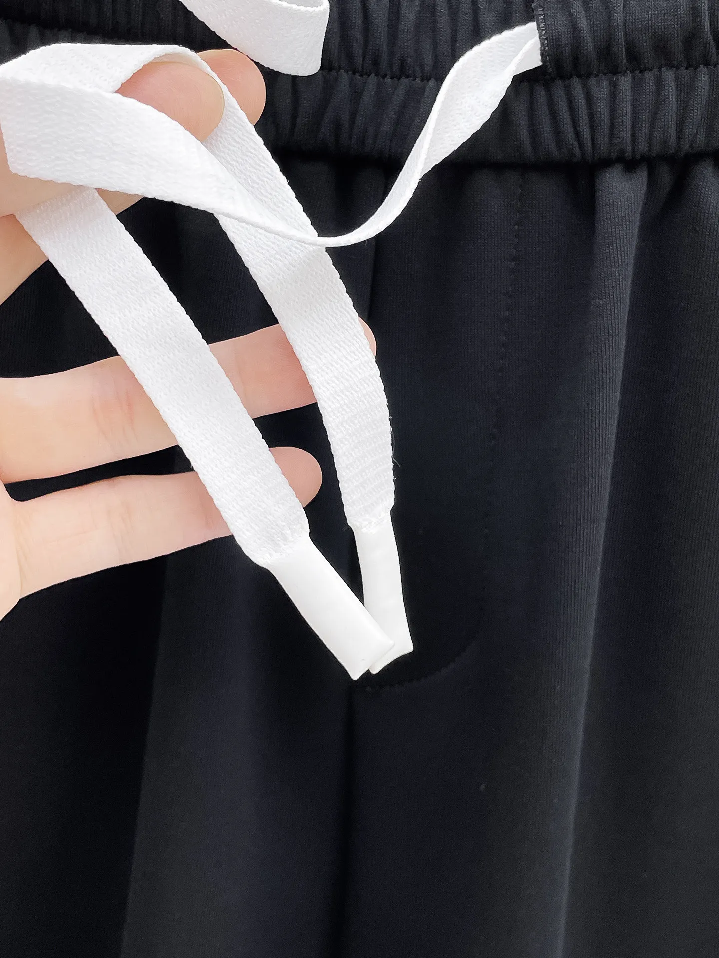 Y 3 Complete three standards 2026 summer New Arrival men's casual shorts, advanced custom-made Breathable fabric Breathable fabric with high elasticity and comfort, impeccable details, top-grade accessories, original logo design concept, delicate and soft feel! The upper body fit is awesome! Size: M-XXXL Please state your height and weight when ordering