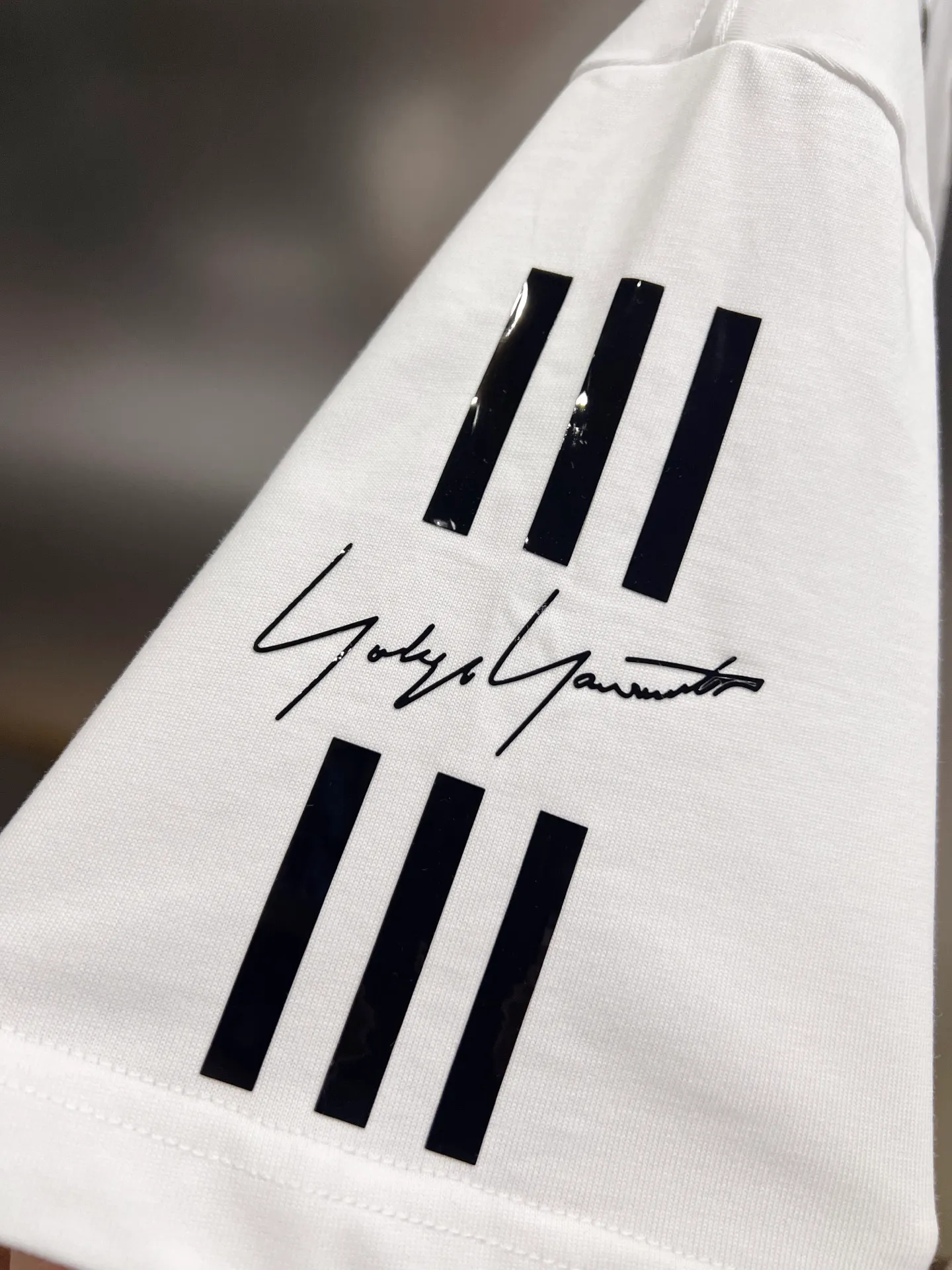 Y 3*Yamamoto*Yoji 2026 Spring and Summer New Arrival Simple signature letter three-dimensional craftsmanship Y-3 Customized double yarn plain cotton fabric Short-sleeved T-shirt Men and women Same Style Loose version Size S M L XL XXL Five sizes Black White Gray Yingguang Green