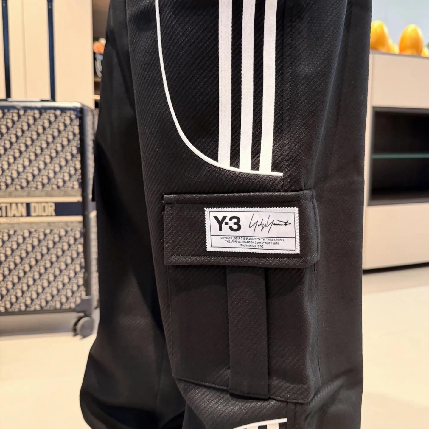 Y 3 [Higher version] The latest products for autumn and winter 2026, available at the counter simultaneously, original goods, fashionable casual trousers and casual pants, using imported original fabrics, top-grade embroidery 🪡 craft letter pattern logo, original hardware accessories decoration, simple yet fashionable, fashionable and handsome upper body, Sizes: M-3XL