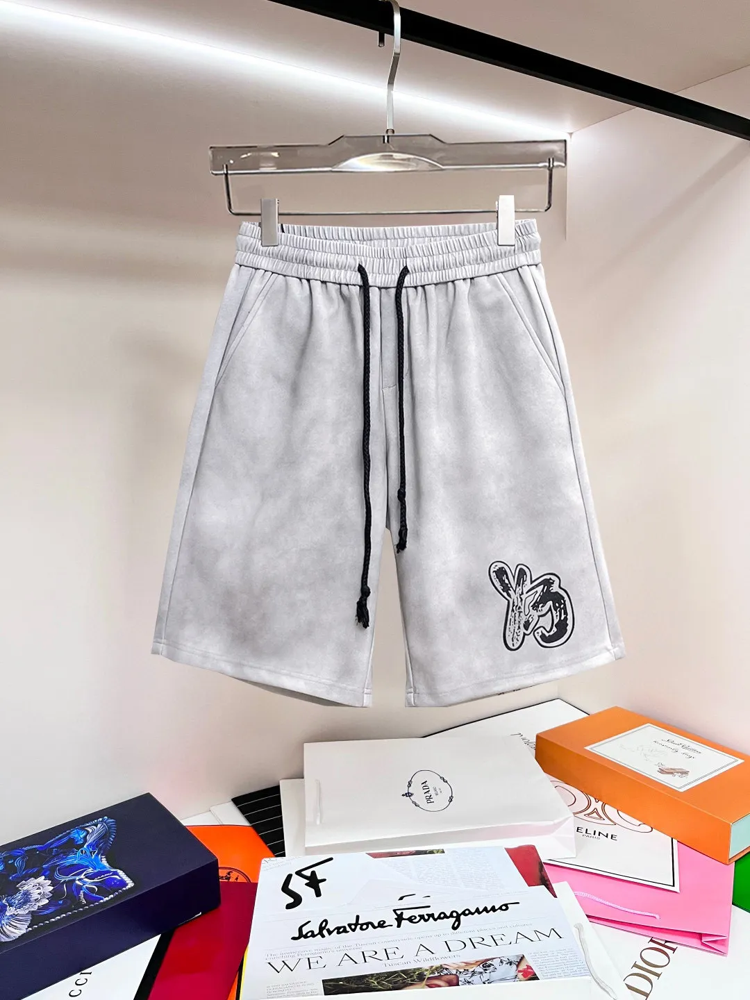 Y 3 Complete three standards 2026 summer New Arrival men's casual shorts, advanced custom-made Breathable fabric Breathable fabric with high elasticity and comfort, impeccable details, top-grade accessories, original logo design concept, delicate and soft feel! The upper body fit is awesome! Size: M-XXXL Please state your height and weight when ordering