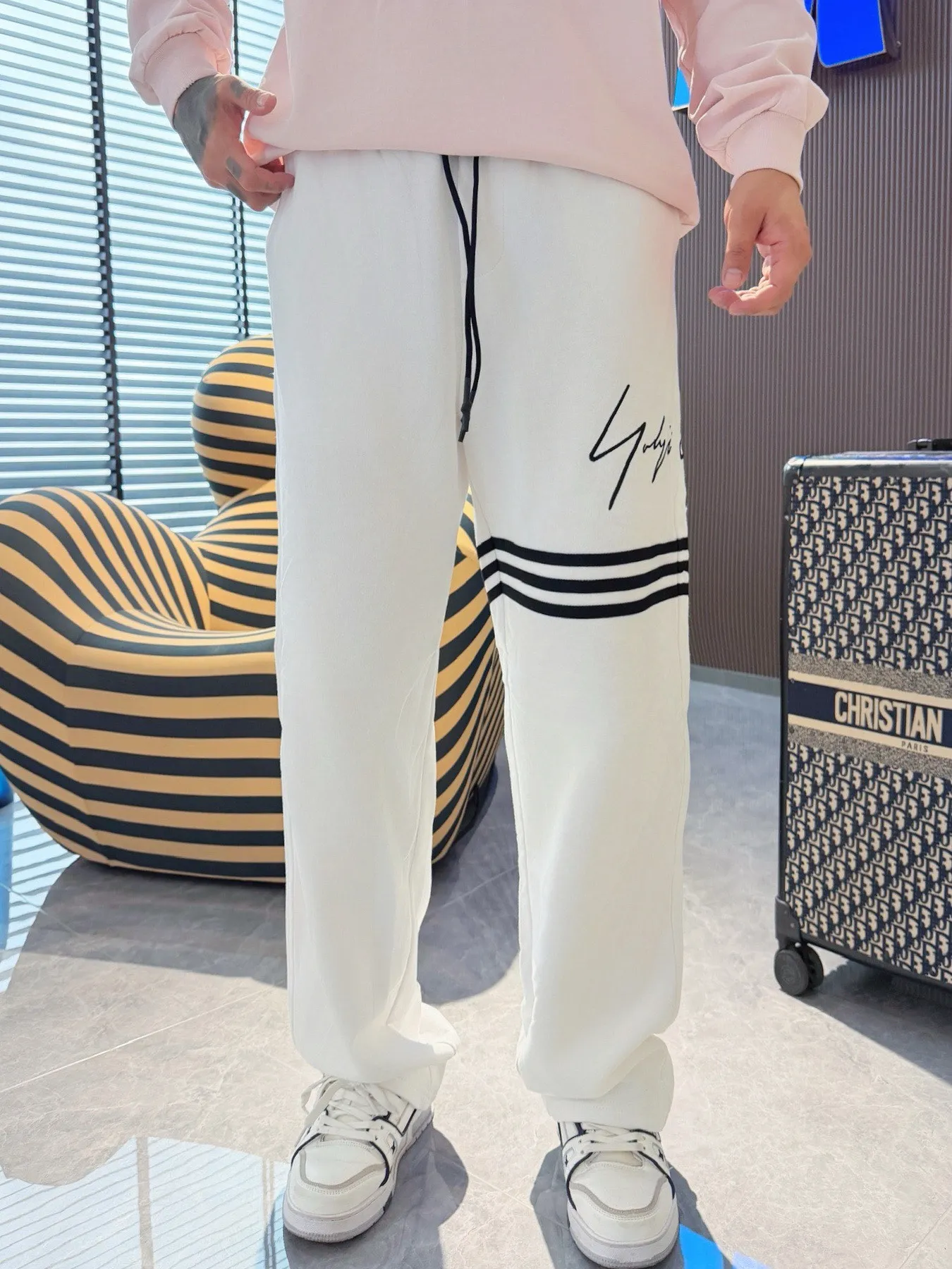 Y 3 [Higher version] The latest products for autumn and winter 2026, available at the counter simultaneously, original goods, fashionable casual trousers and casual pants, using imported original fabrics, top-grade embroidery 🪡 craft letter pattern logo, original hardware accessories decoration, simple yet fashionable, fashionable and handsome upper body, Sizes: M-3XL