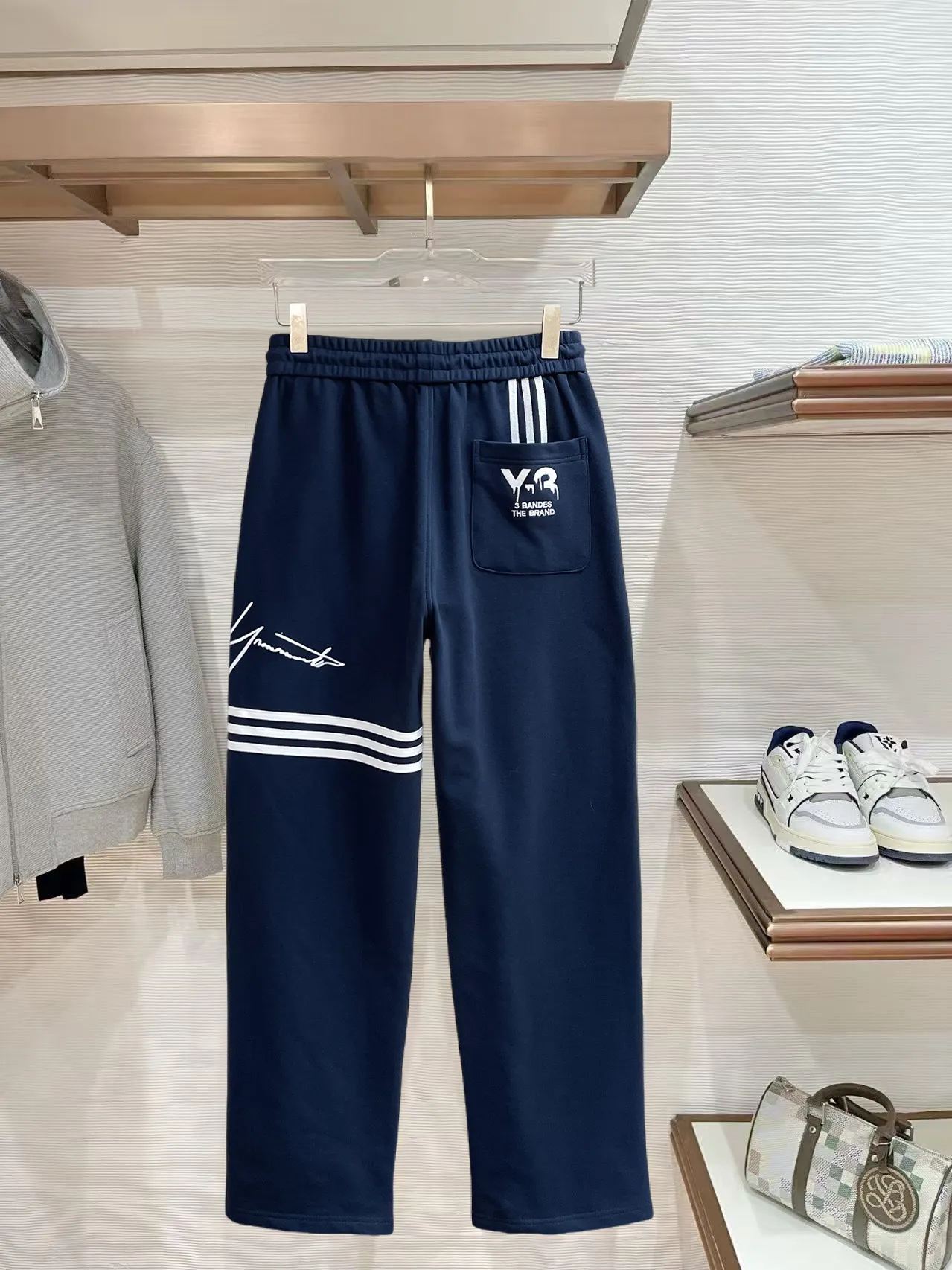 Y 3 [Higher version] The latest products for autumn and winter 2026, available at the counter simultaneously, original goods, fashionable casual trousers and casual pants, using imported original fabrics, top-grade embroidery 🪡 craft letter pattern logo, original hardware accessories decoration, simple yet fashionable, fashionable and handsome upper body, Sizes: M-3XL