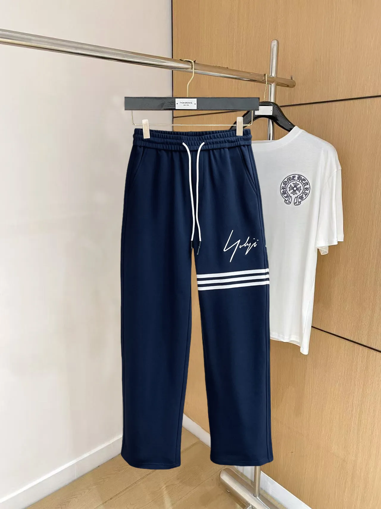 Y 3 [Higher version] The latest products for autumn and winter 2026, available at the counter simultaneously, original goods, fashionable casual trousers and casual pants, using imported original fabrics, top-grade embroidery 🪡 craft letter pattern logo, original hardware accessories decoration, simple yet fashionable, fashionable and handsome upper body, Sizes: M-3XL