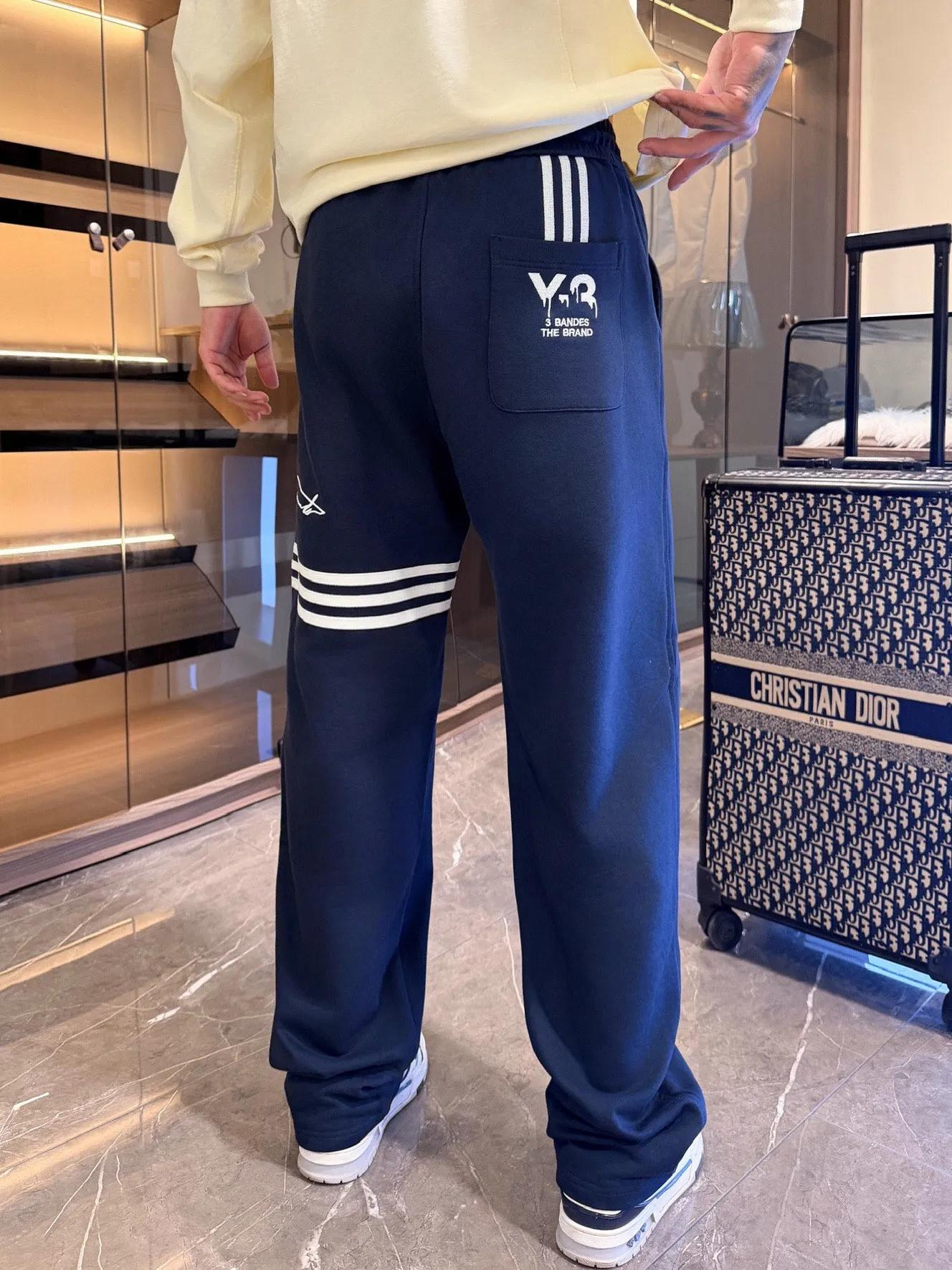 Y 3 [Higher version] The latest products for autumn and winter 2026, available at the counter simultaneously, original goods, fashionable casual trousers and casual pants, using imported original fabrics, top-grade embroidery 🪡 craft letter pattern logo, original hardware accessories decoration, simple yet fashionable, fashionable and handsome upper body, Sizes: M-3XL