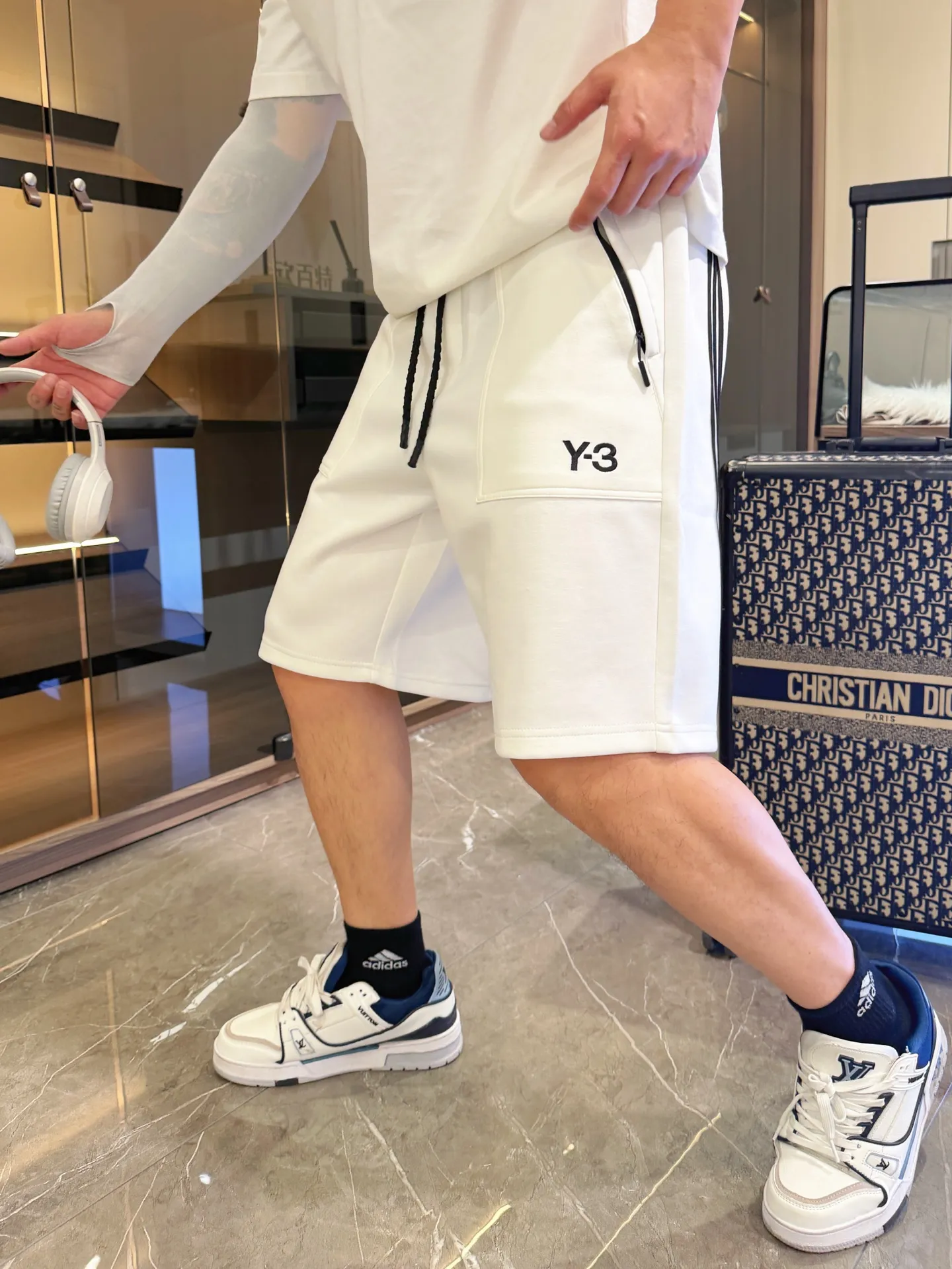 Y 3 Complete three standards 2026 summer New Arrival men's casual shorts, advanced custom-made Breathable fabric Breathable fabric with high elasticity and comfort, impeccable details, top-grade accessories, original logo design concept, delicate and soft feel! The upper body fit is awesome! Size: M-XXXL Please state your height and weight when ordering
