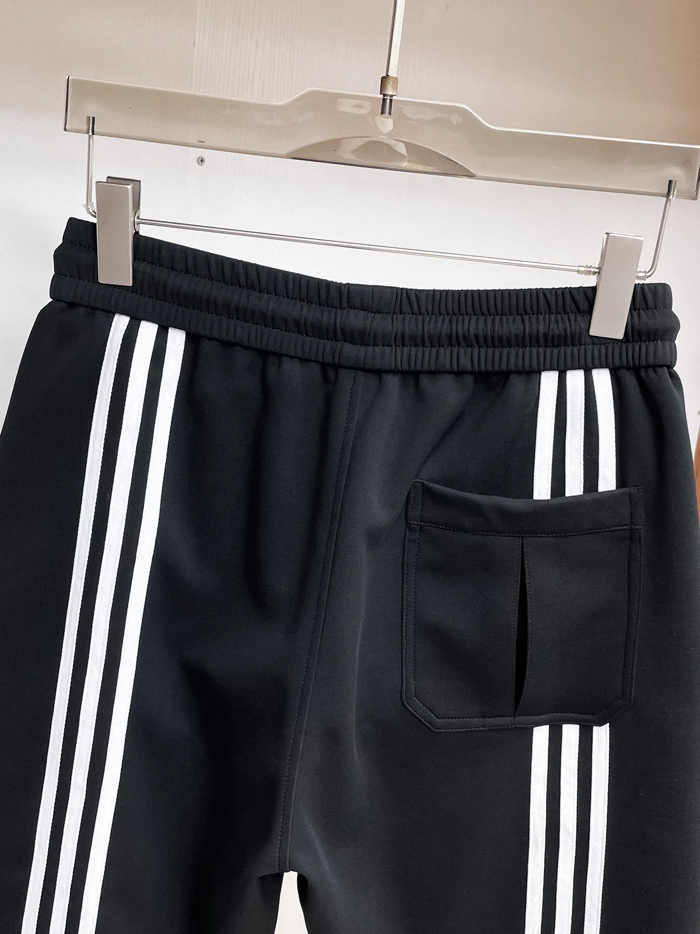Y 3 Complete three standards 2026 summer New Arrival men's casual shorts, advanced custom-made Breathable fabric Breathable fabric with high elasticity and comfort, impeccable details, top-grade accessories, original logo design concept, delicate and soft feel! The upper body fit is awesome! Size: M-XXXL Please state your height and weight when ordering