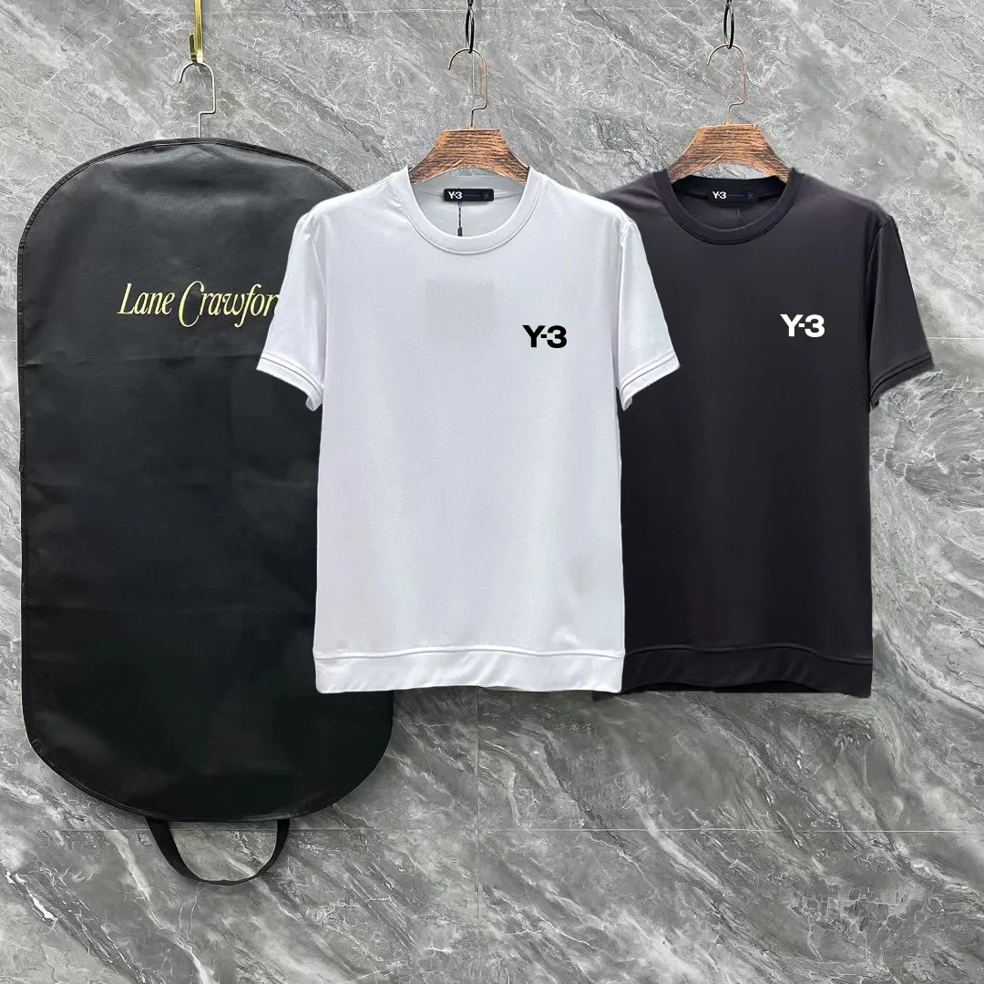Y-3 (Y 3) #26 spring and summer top counter synchronous short-sleeved T-shirt (complete with 3 labels). It is made of 100% double mercerized fabric imported from customers. It is the original fabric of the counter. It has strong brand recognition and is full of high street and exquisite style. It will definitely become the best choice for high street appearances. Short-sleeved T-shirt for couples. The fabric is thick, has a strong say in texture and comfort, has a delicate feel, is comfortable to wear, and has a good upper body effect. The mercerized cotton fabric has a very soft hand feel and the upper body is cool. This is the first time I have gotten such functional fabric in a long time. It is really good! It’s not a cheap style or material, you will definitely like it if you are trendy! Made with the fusion of top elements, the upper body comfort is unparalleled. It can be said that it is a must-have in summer, and it is more fashionable and can easily create a fashionable super item. It interprets your luxury and taste and creates your fashionable style and charm. Fashionable round neck chest T-shirt This T-shirt has exquisite craftsmanship and full design sense! The matching is trendy and stylish! The must-have item has an elegant upper body, looks good both inside and outside, and combines fashion and comfort. It looks like a basic couple's T-shirt, but it is not. It can be worn alone. There is no problem in wearing it for all seasons. The product is really, really good! It comes from the original factory. There are not many pieces that you can count on your fingers. Whether you can own it depends on your hand speed. It is flat and snug and not easy to deform. The brand logo remains the same, creating an alternative luxury fashion atmosphere and becoming a new concept in 2026. Available in two colors: White Black Sizes: M L XL 2XL 3XL