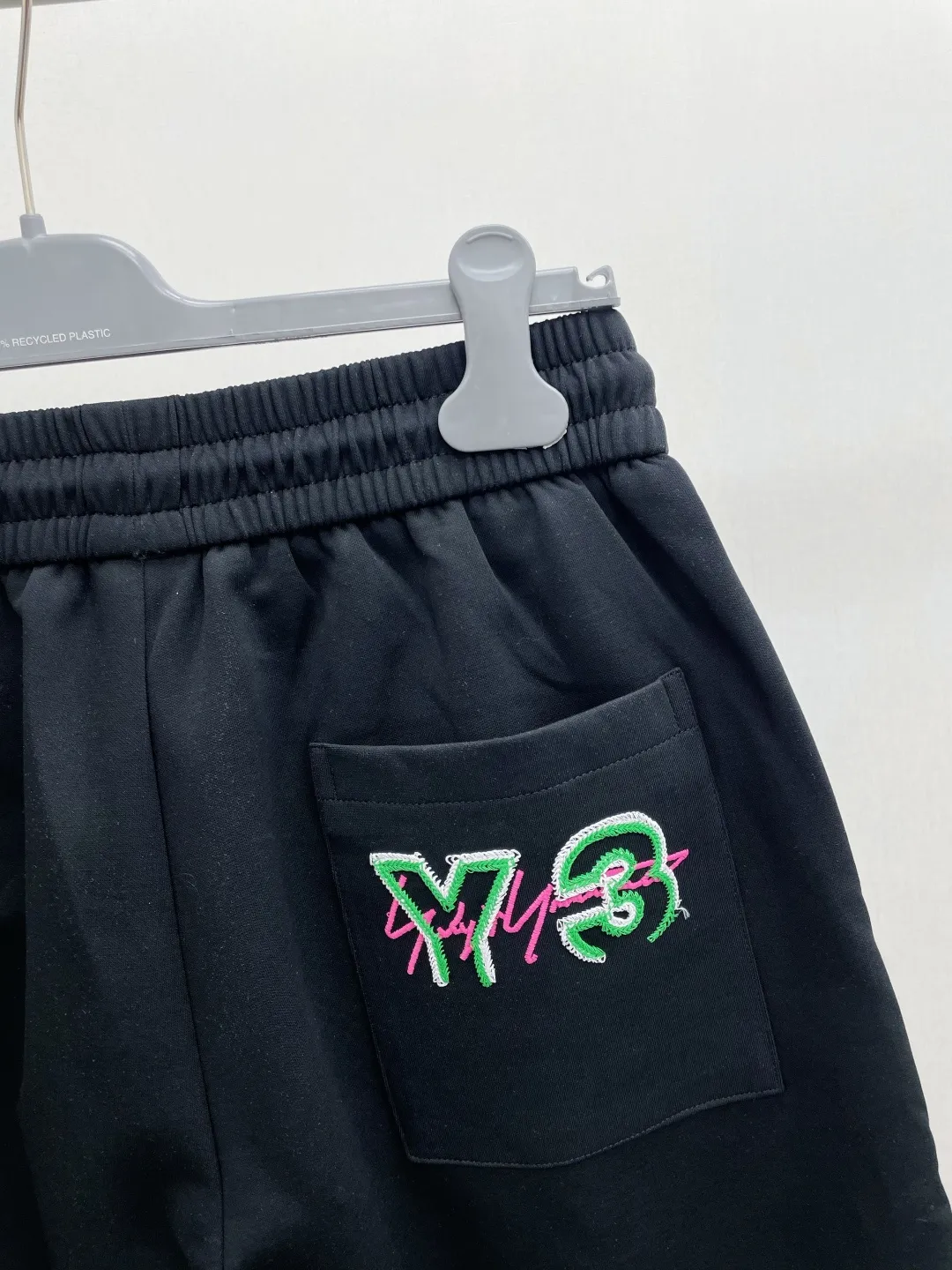 Y 3 Yohji Yamamoto 2026 Spring and Summer New Arrival signature ✍️ letter brand LOGO casual shorts DDD official website for sale simultaneously. Brand Classic LOGO casual pants, customized fabrics, excellent comfort and strong touch. Highly recognisable, perfect appearance and craftsmanship. Size:M-3XL