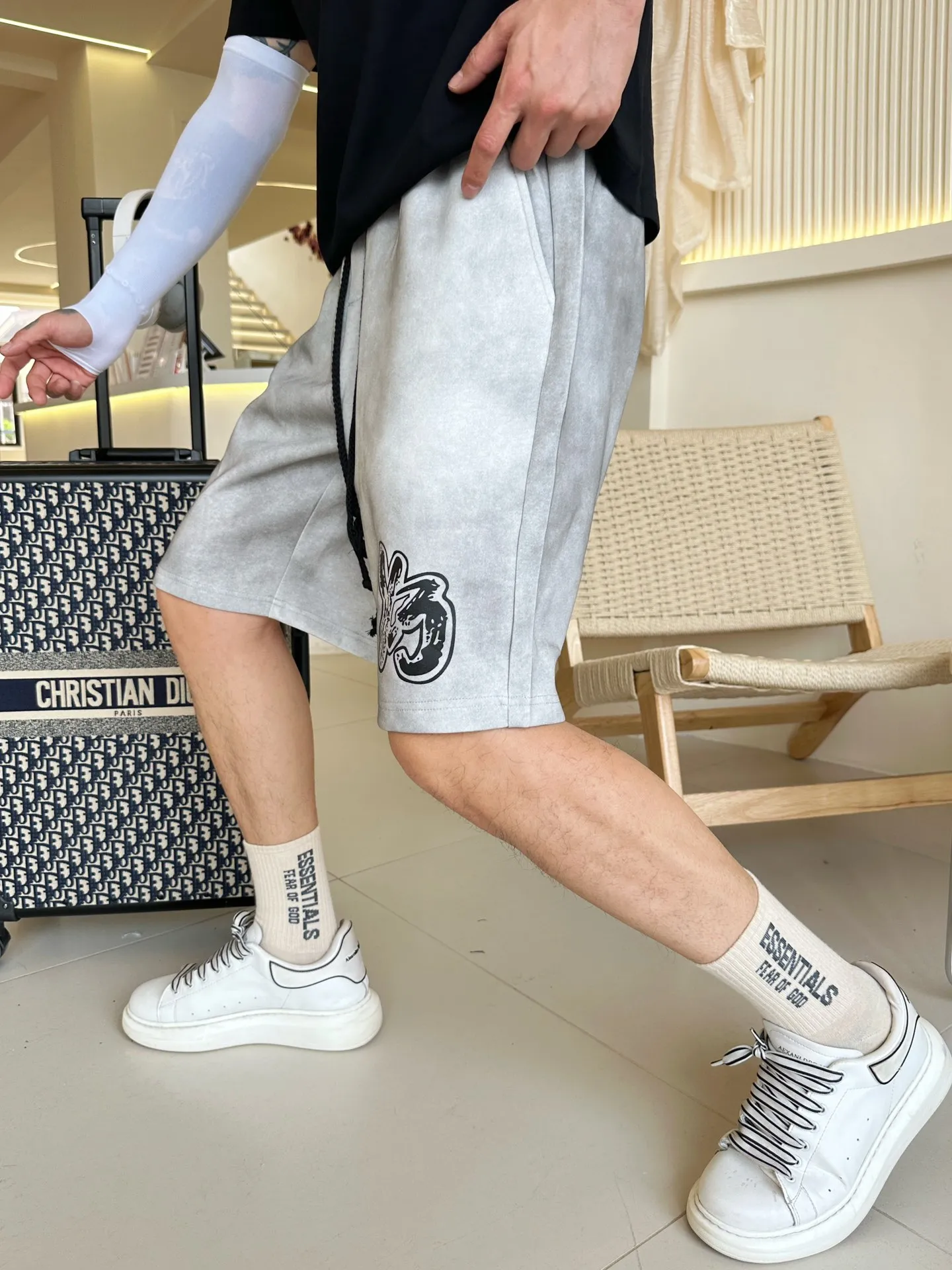 Y 3 Complete three standards 2026 summer New Arrival men's casual shorts, advanced custom-made Breathable fabric Breathable fabric with high elasticity and comfort, impeccable details, top-grade accessories, original logo design concept, delicate and soft feel! The upper body fit is awesome! Size: M-XXXL Please state your height and weight when ordering