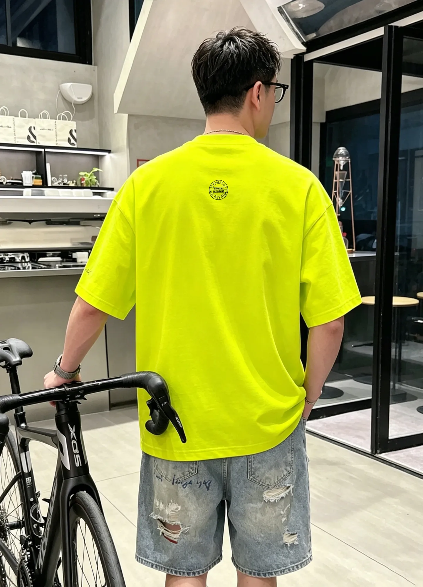 175 ⚜️Y-3 and Neighborhood co-branded T-shirts, same style for men and women❤️Pure main tone + contrasting logo, simple and recognizable! g Cotton fabric, comfortable and breathable, suitable for daily use or sports. Y-3 is a premium sports fashion brand of Adidas and Yohji Yamamoto, while Neighborhood is a Japanese street fashion brand. The joint brand is highly collectible. It also has detailed signatures on the cuffs and a Classic logo on the back. It is full of trend and a must-have for street style! All three standards - Color: Black. White. Fluorescent yellow. Dark Blue. Sizes: S-3XL slightly expanded version ❗️ (L is recommended for 175/145 pounds)