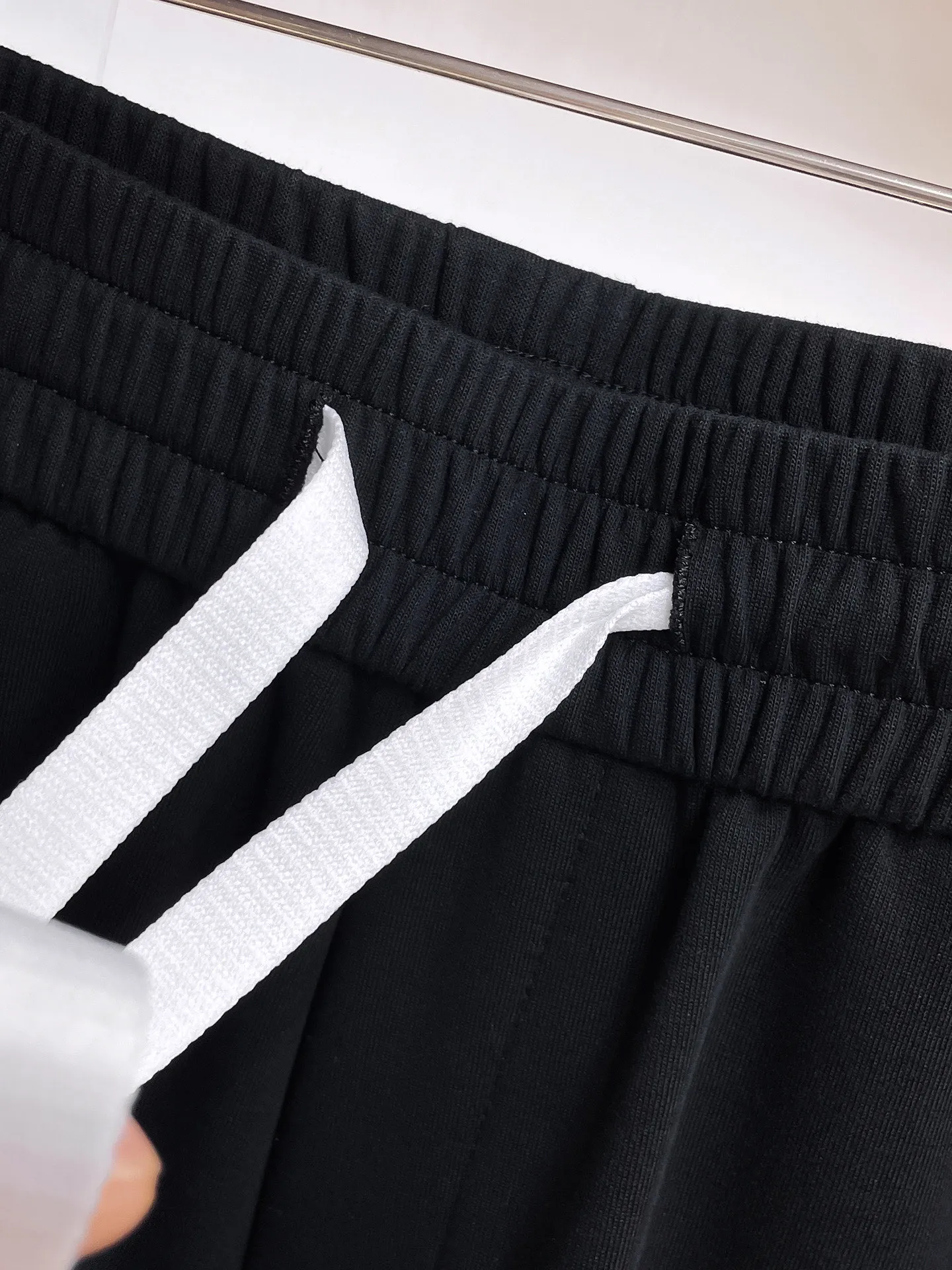 Y 3 Complete three standards 2026 summer New Arrival men's casual shorts, advanced custom-made Breathable fabric Breathable fabric with high elasticity and comfort, impeccable details, top-grade accessories, original logo design concept, delicate and soft feel! The upper body fit is awesome! Size: M-XXXL Please state your height and weight when ordering