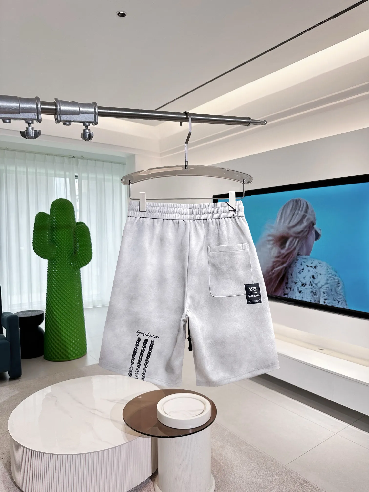 Y 3 Complete three standards 2026 summer New Arrival men's casual shorts, advanced custom-made Breathable fabric Breathable fabric with high elasticity and comfort, impeccable details, top-grade accessories, original logo design concept, delicate and soft feel! The upper body fit is awesome! Size: M-XXXL Please state your height and weight when ordering