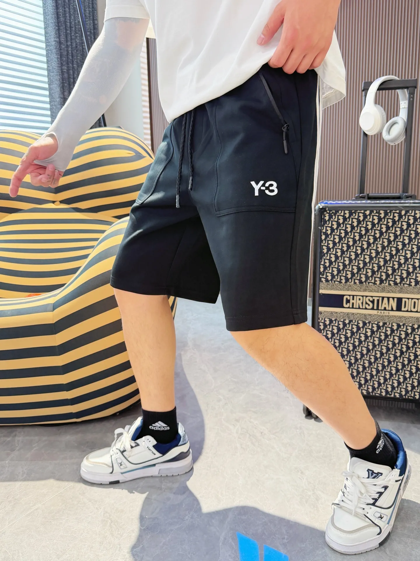 Y 3 Complete three standards 2026 summer New Arrival men's casual shorts, advanced custom-made Breathable fabric Breathable fabric with high elasticity and comfort, impeccable details, top-grade accessories, original logo design concept, delicate and soft feel! The upper body fit is awesome! Size: M-XXXL Please state your height and weight when ordering