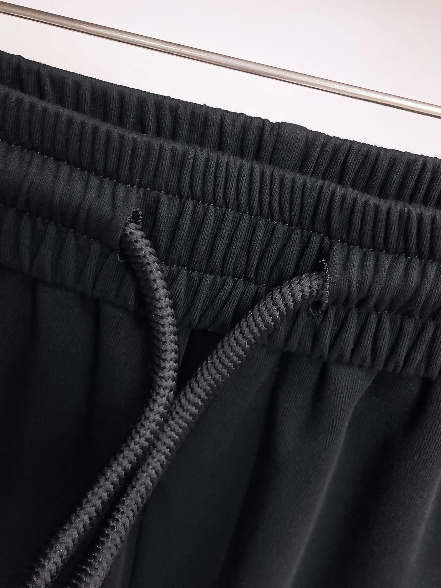 Y 3 Complete three standards 2026 summer New Arrival men's casual shorts, advanced custom-made Breathable fabric Breathable fabric with high elasticity and comfort, impeccable details, top-grade accessories, original logo design concept, delicate and soft feel! The upper body fit is awesome! Size: M-XXXL Please state your height and weight when ordering