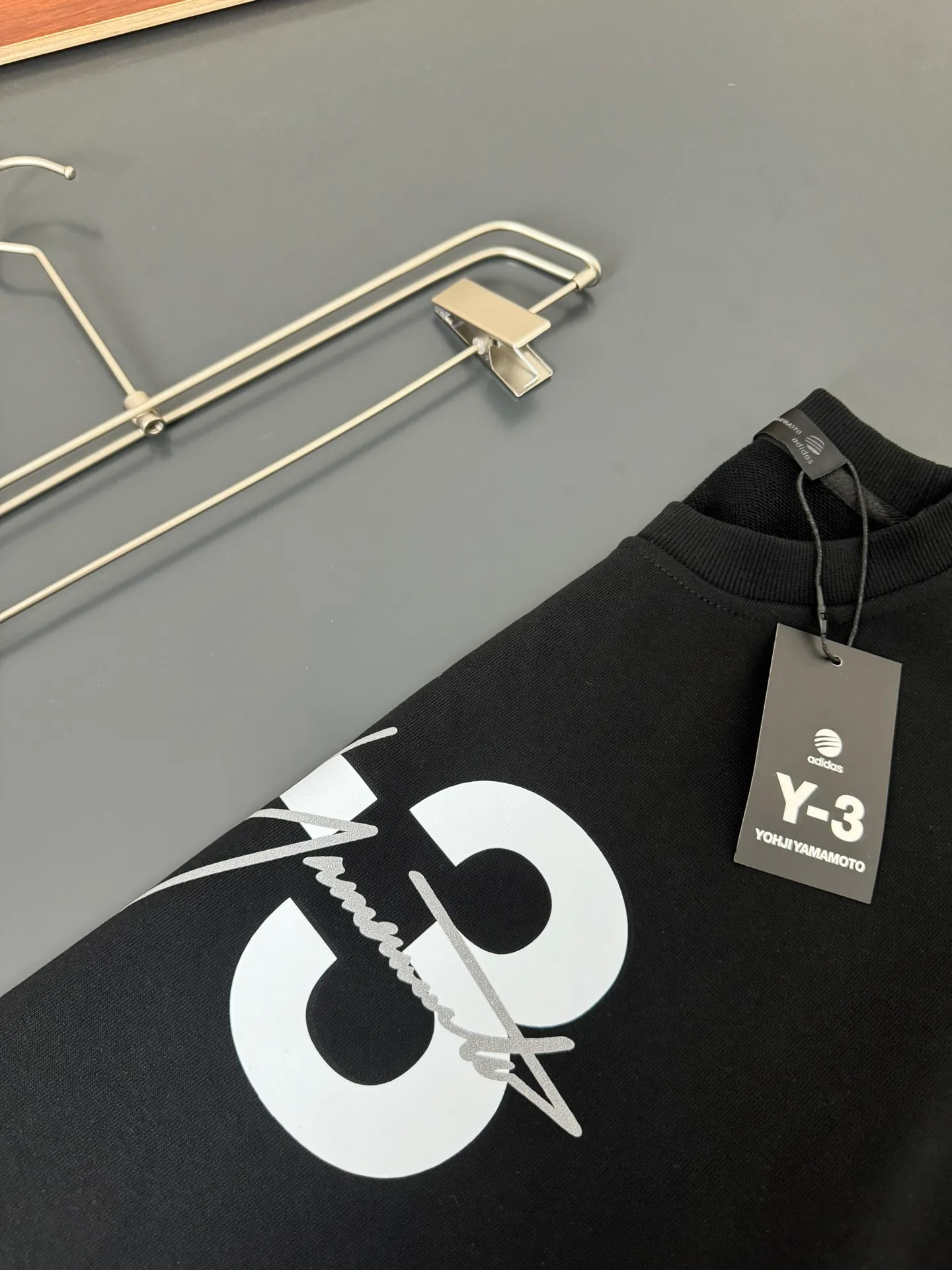 Y-3*Yoji Yamamoto*The most New Arrival round neck fashion long-sleeved sweatshirt in autumn and winter, foam ➕ printing process logo design, pure cotton fabric! Comfortable against the skin, durable and easy to wear, meticulous original craftsmanship, a must-have for casual Versatile Sizes S M L XL XXL