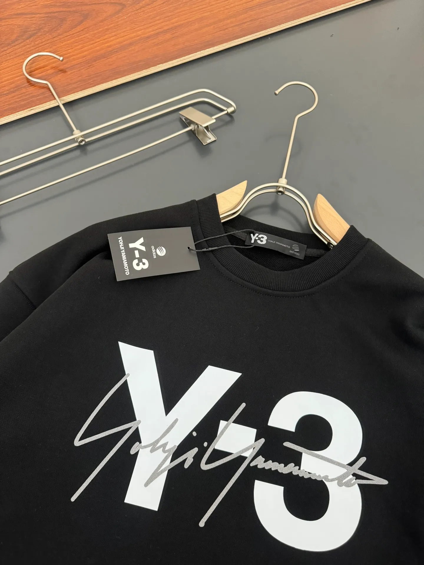 Y-3*Yoji Yamamoto*The most New Arrival round neck fashion long-sleeved sweatshirt in autumn and winter, foam ➕ printing process logo design, pure cotton fabric! Comfortable against the skin, durable and easy to wear, meticulous original craftsmanship, a must-have for casual Versatile Sizes S M L XL XXL