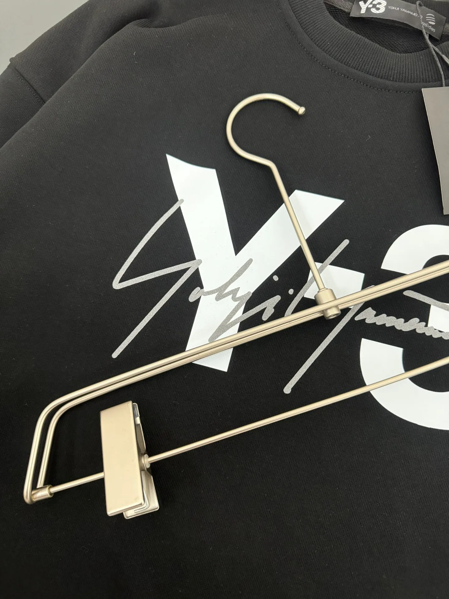 Y-3*Yoji Yamamoto*The most New Arrival round neck fashion long-sleeved sweatshirt in autumn and winter, foam ➕ printing process logo design, pure cotton fabric! Comfortable against the skin, durable and easy to wear, meticulous original craftsmanship, a must-have for casual Versatile Sizes S M L XL XXL