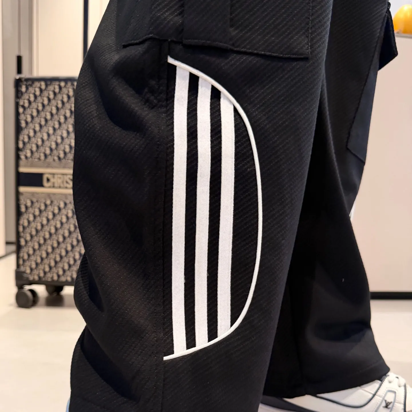 Y 3 [Higher version] The latest products for autumn and winter 2026, available at the counter simultaneously, original goods, fashionable casual trousers and casual pants, using imported original fabrics, top-grade embroidery 🪡 craft letter pattern logo, original hardware accessories decoration, simple yet fashionable, fashionable and handsome upper body, Sizes: M-3XL