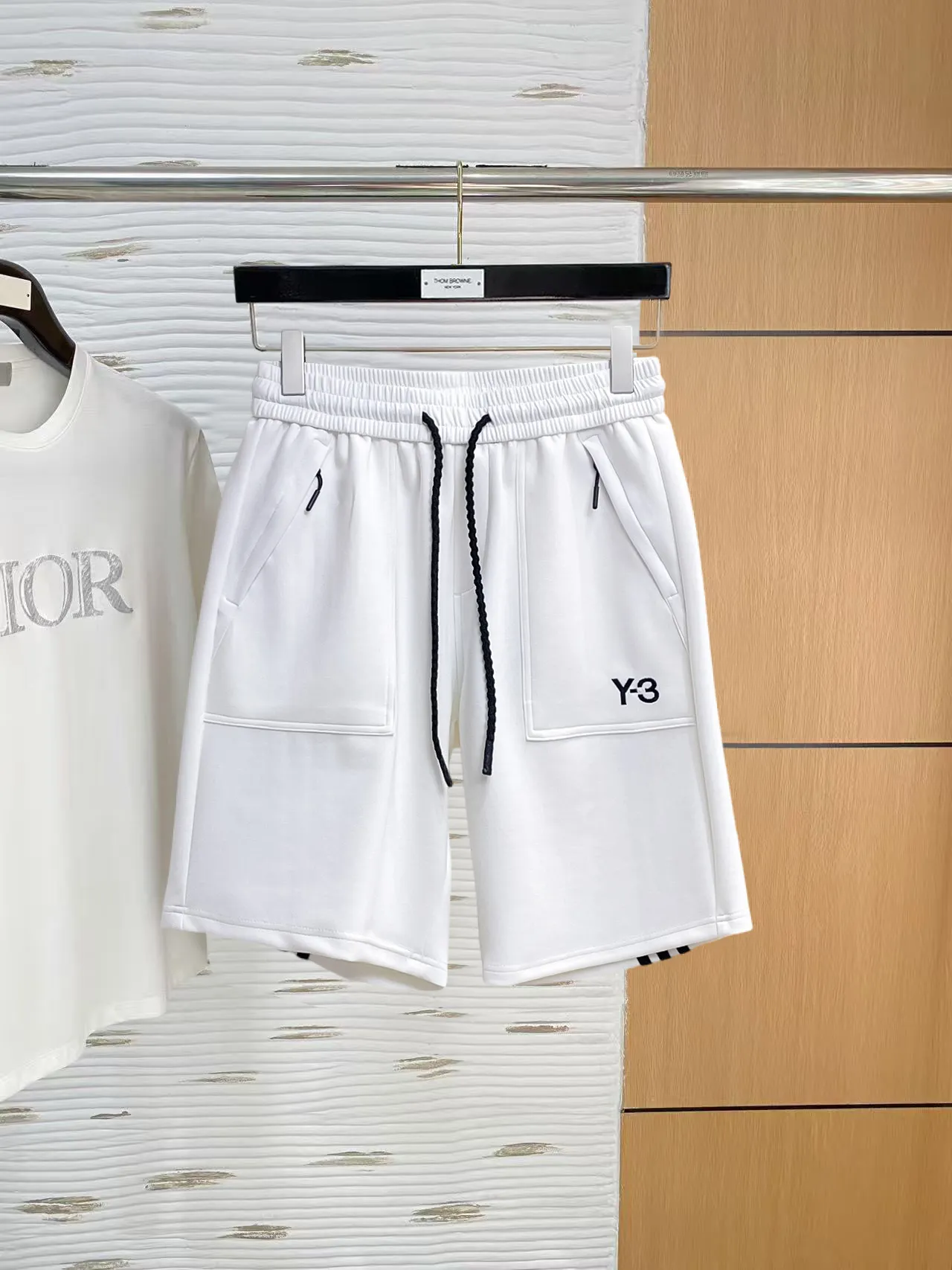 Y 3 Complete three standards 2026 summer New Arrival men's casual shorts, advanced custom-made Breathable fabric Breathable fabric with high elasticity and comfort, impeccable details, top-grade accessories, original logo design concept, delicate and soft feel! The upper body fit is awesome! Size: M-XXXL Please state your height and weight when ordering